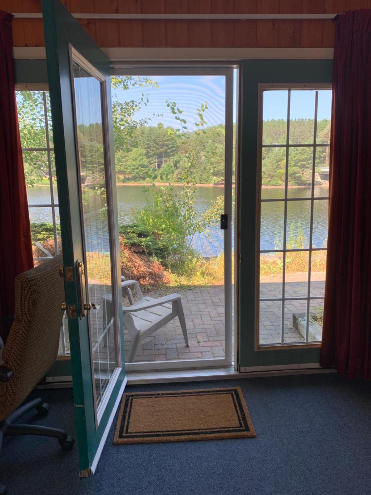 Algonquin Lakeside Inn