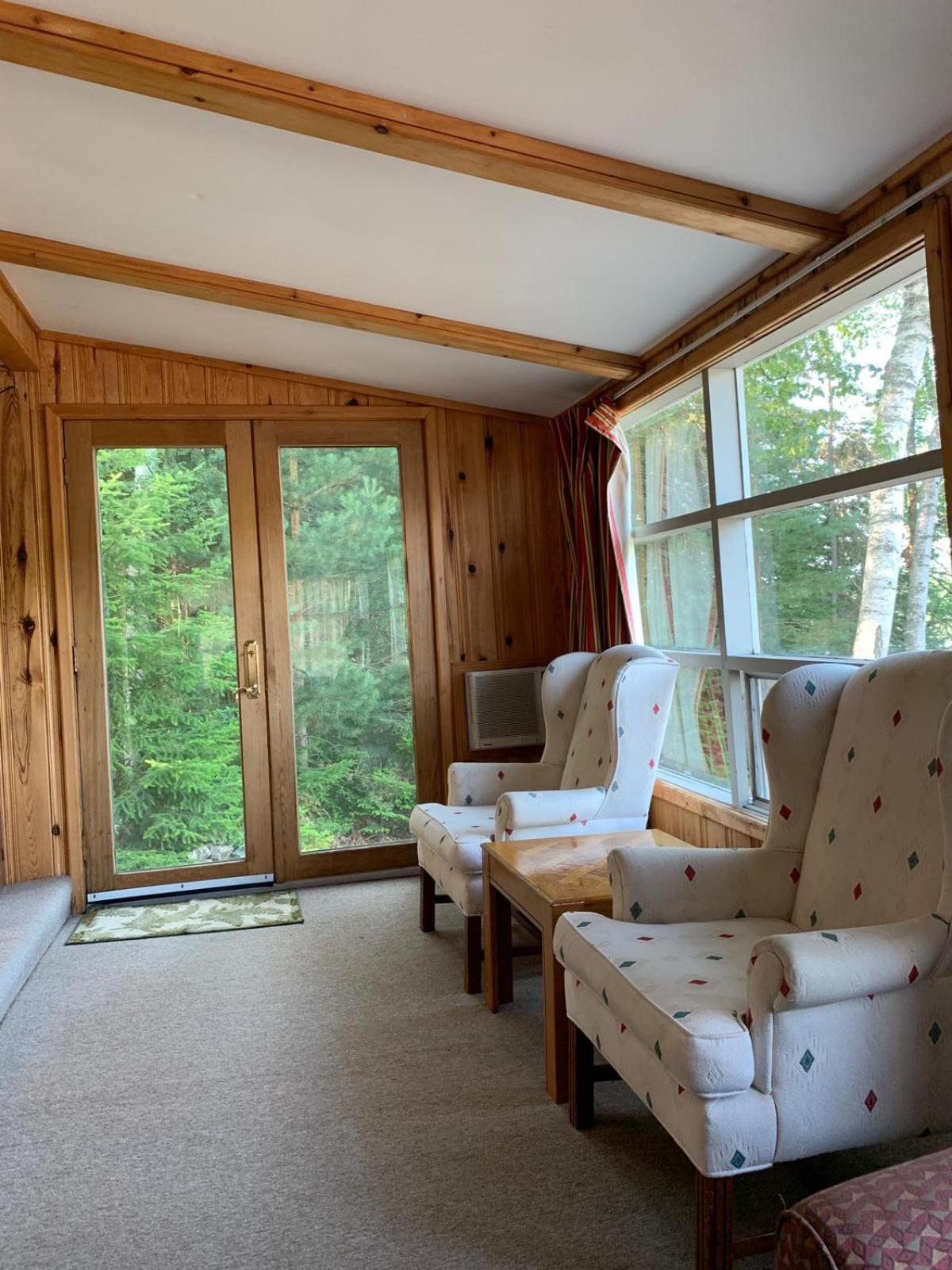 Algonquin Lakeside Inn