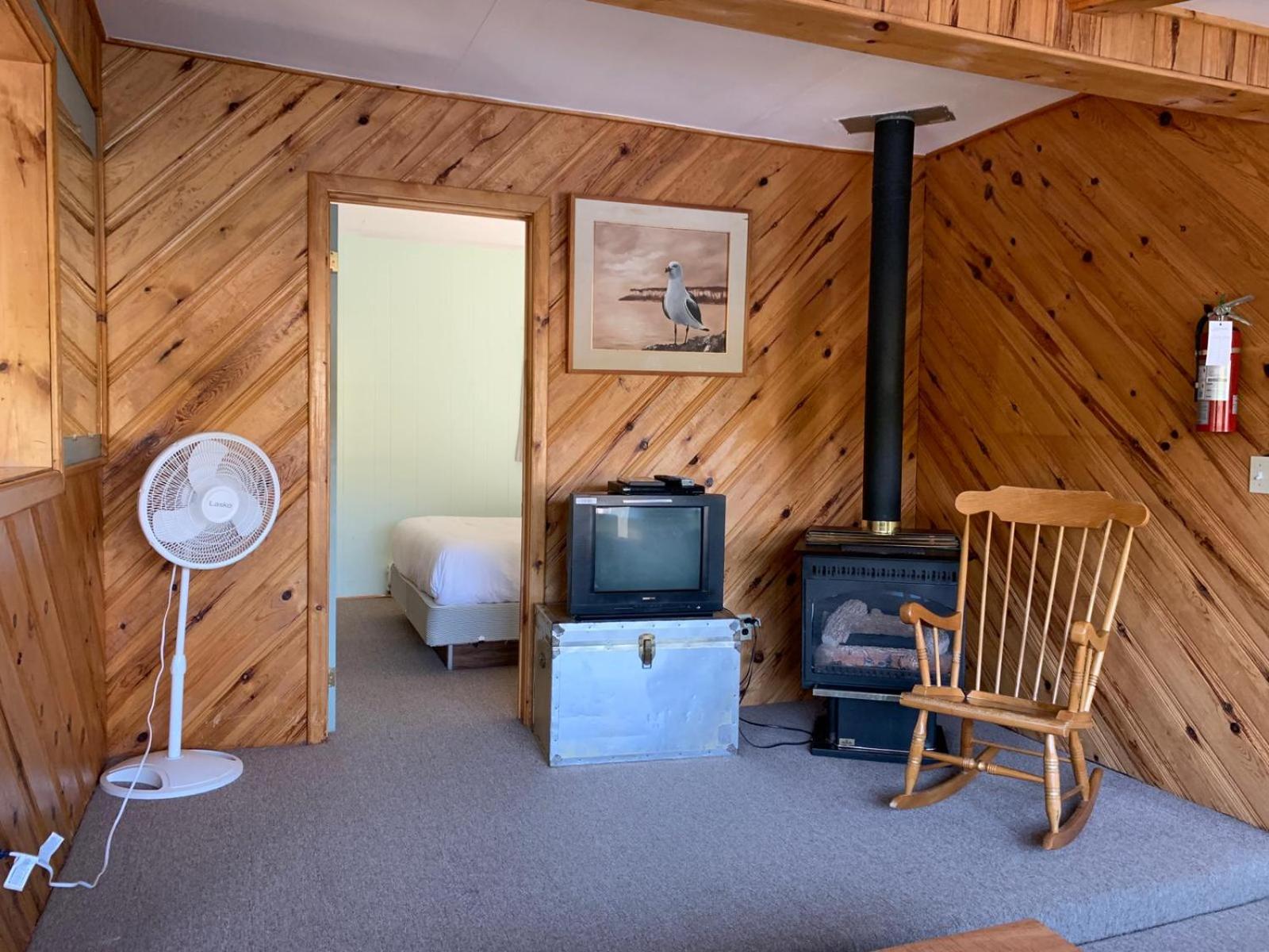 Algonquin Lakeside Inn