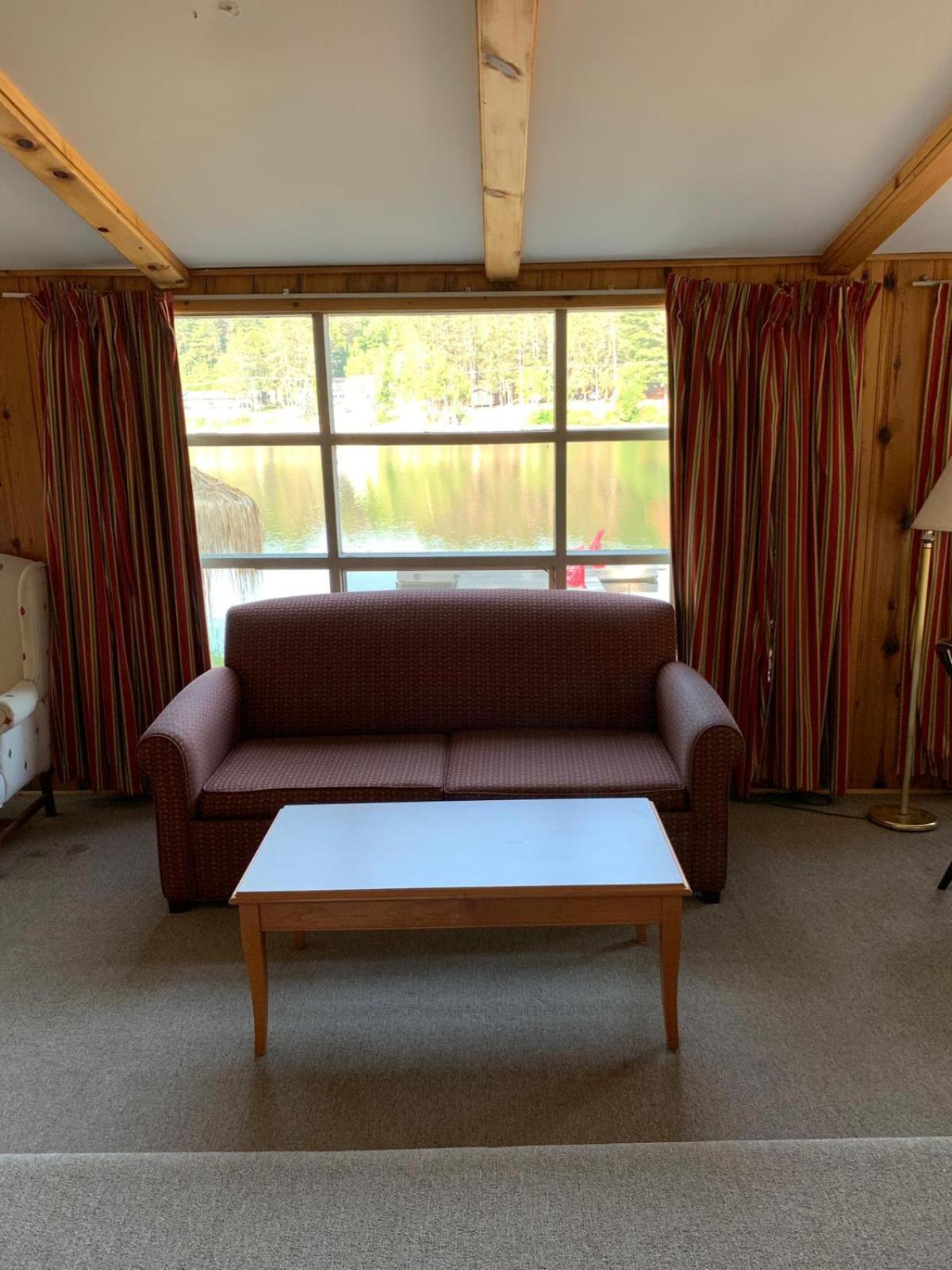 Algonquin Lakeside Inn