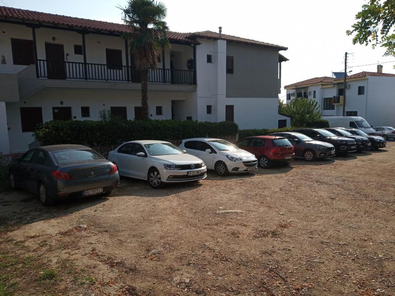 Yannis Apartments