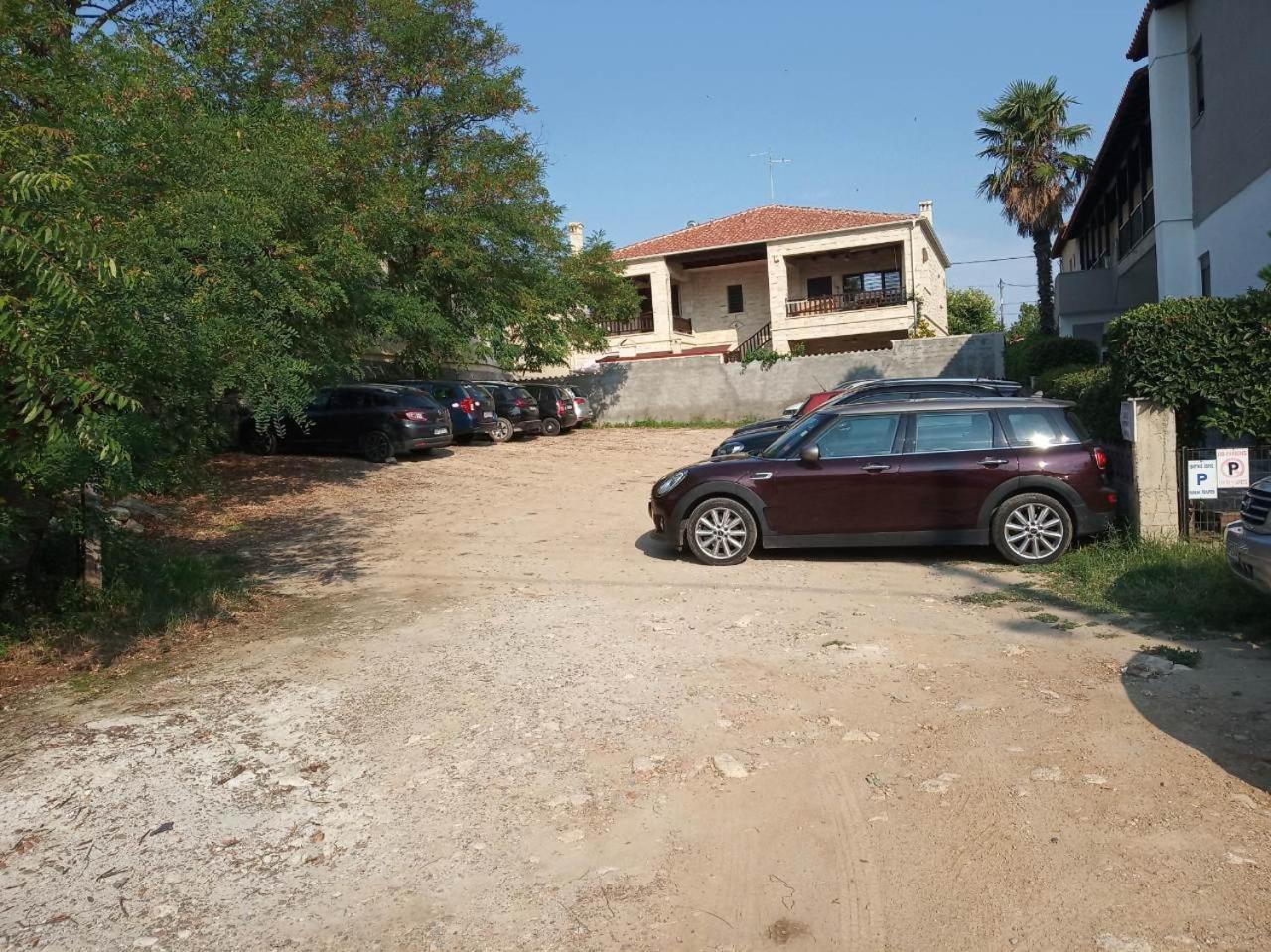 Yannis Apartments