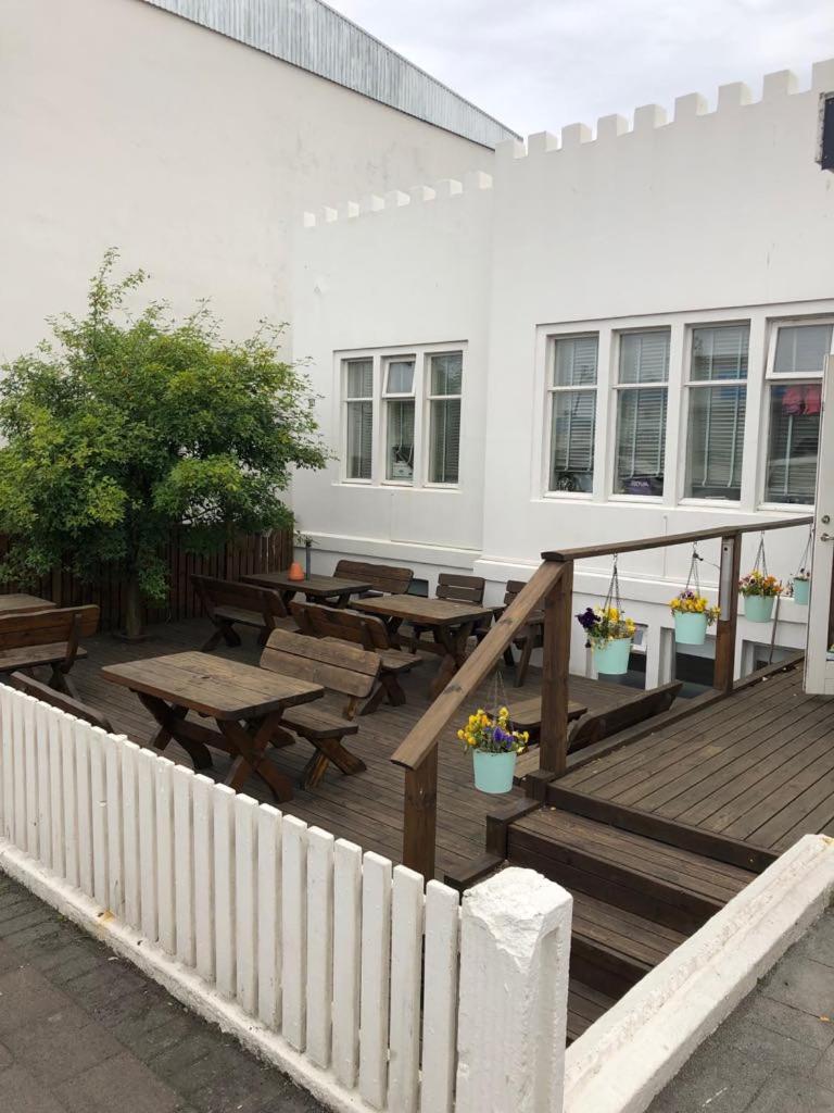 Hotel Castle Inn Apartments - Downtown Keflavík - Image 1