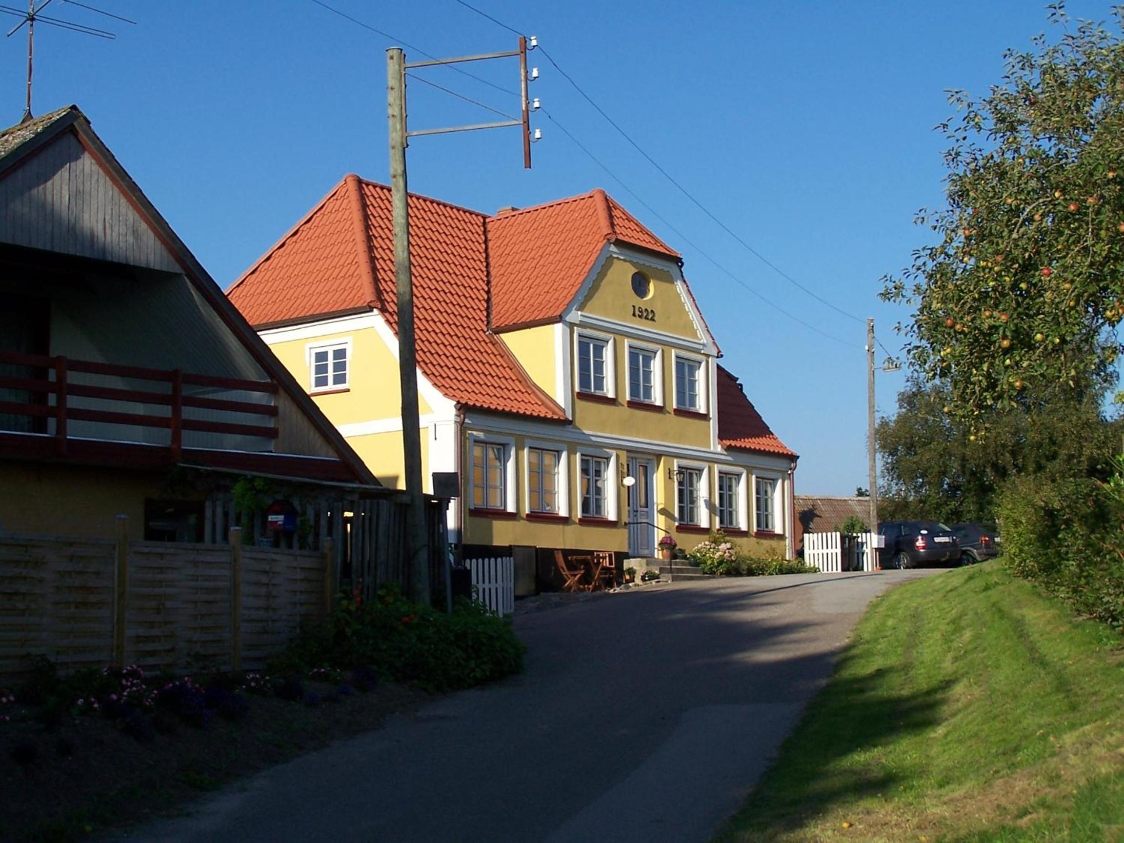 Photo 10