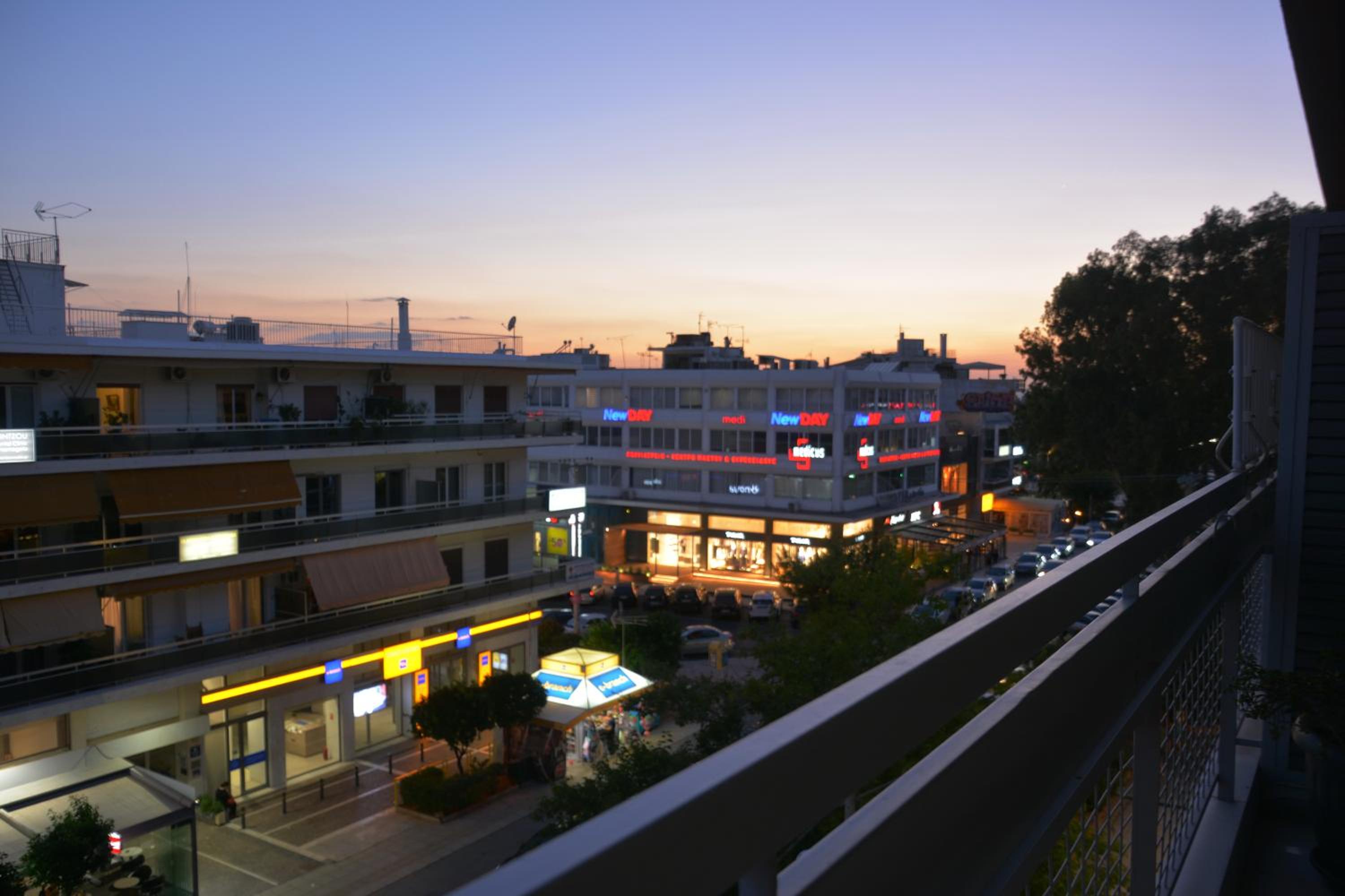 Modern & Classy Central Apartment