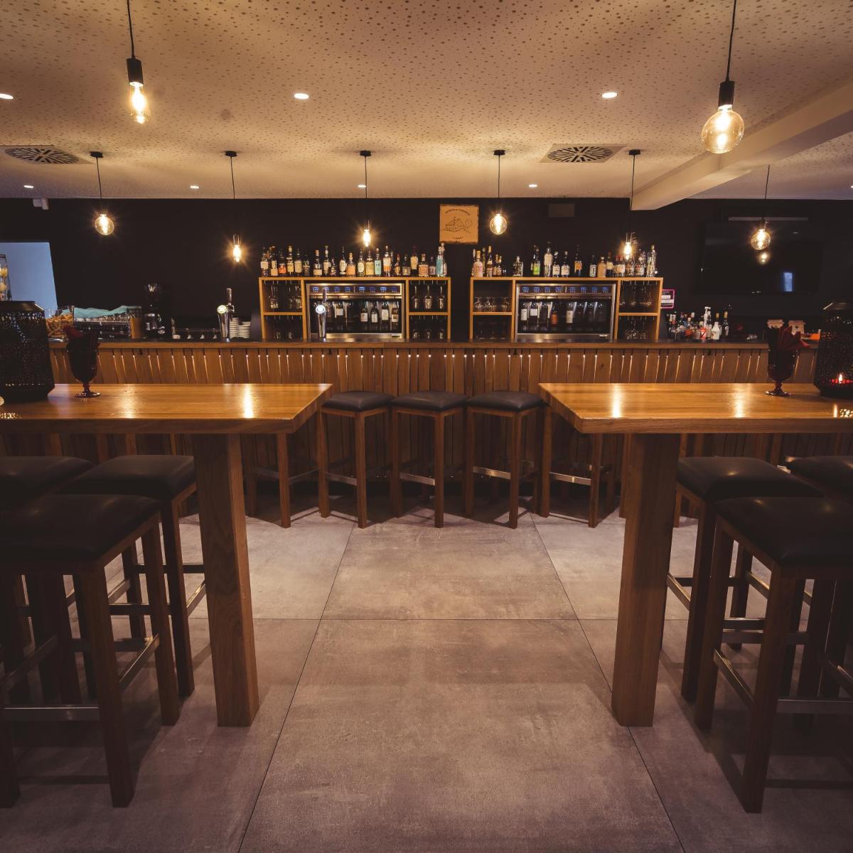 bar