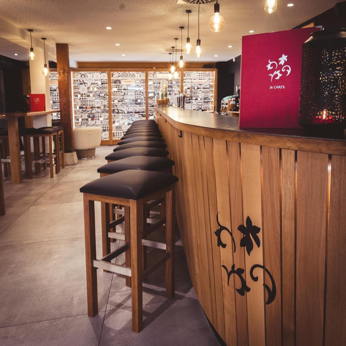 bar