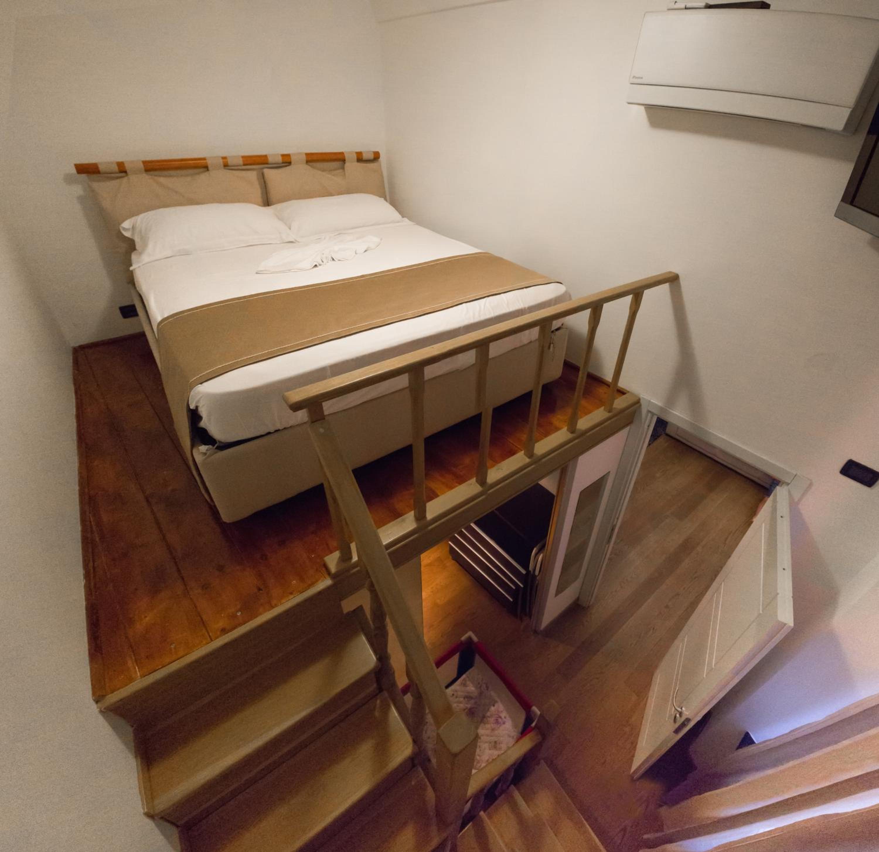 Triangolo D'oro en Genova — hotel room