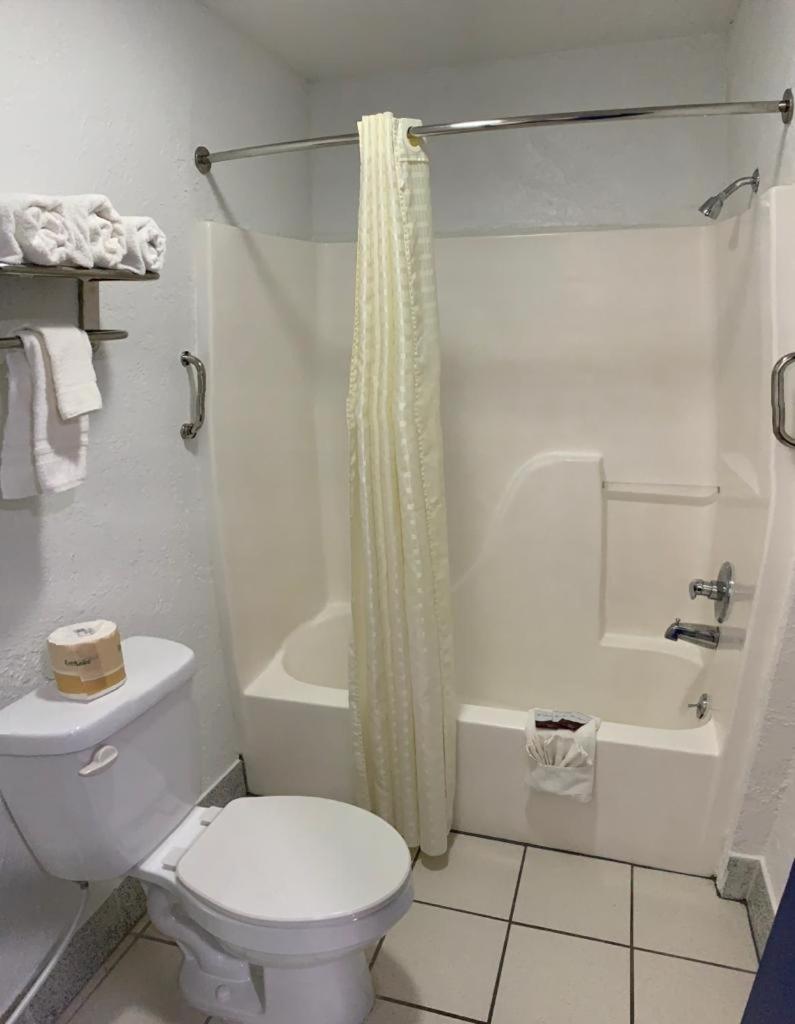 Budget Inn & Suites