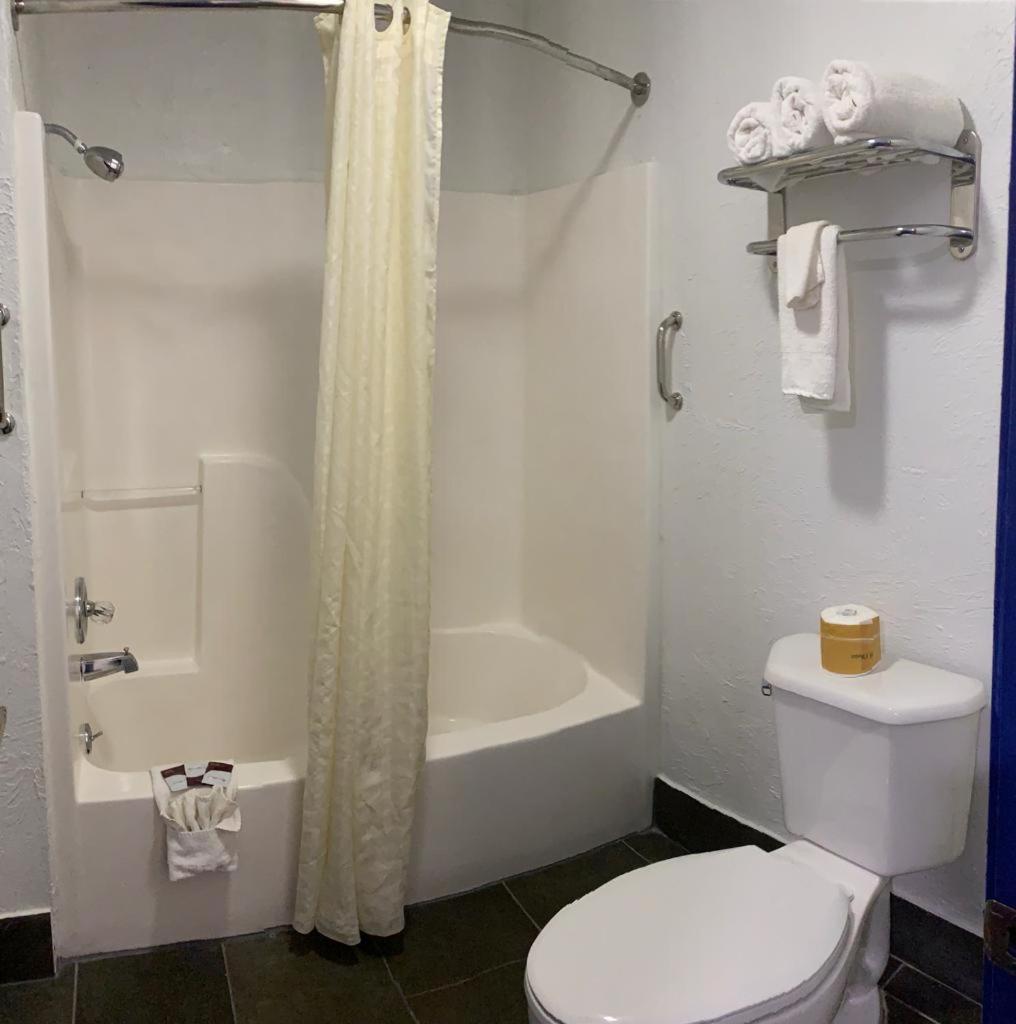 Budget Inn & Suites