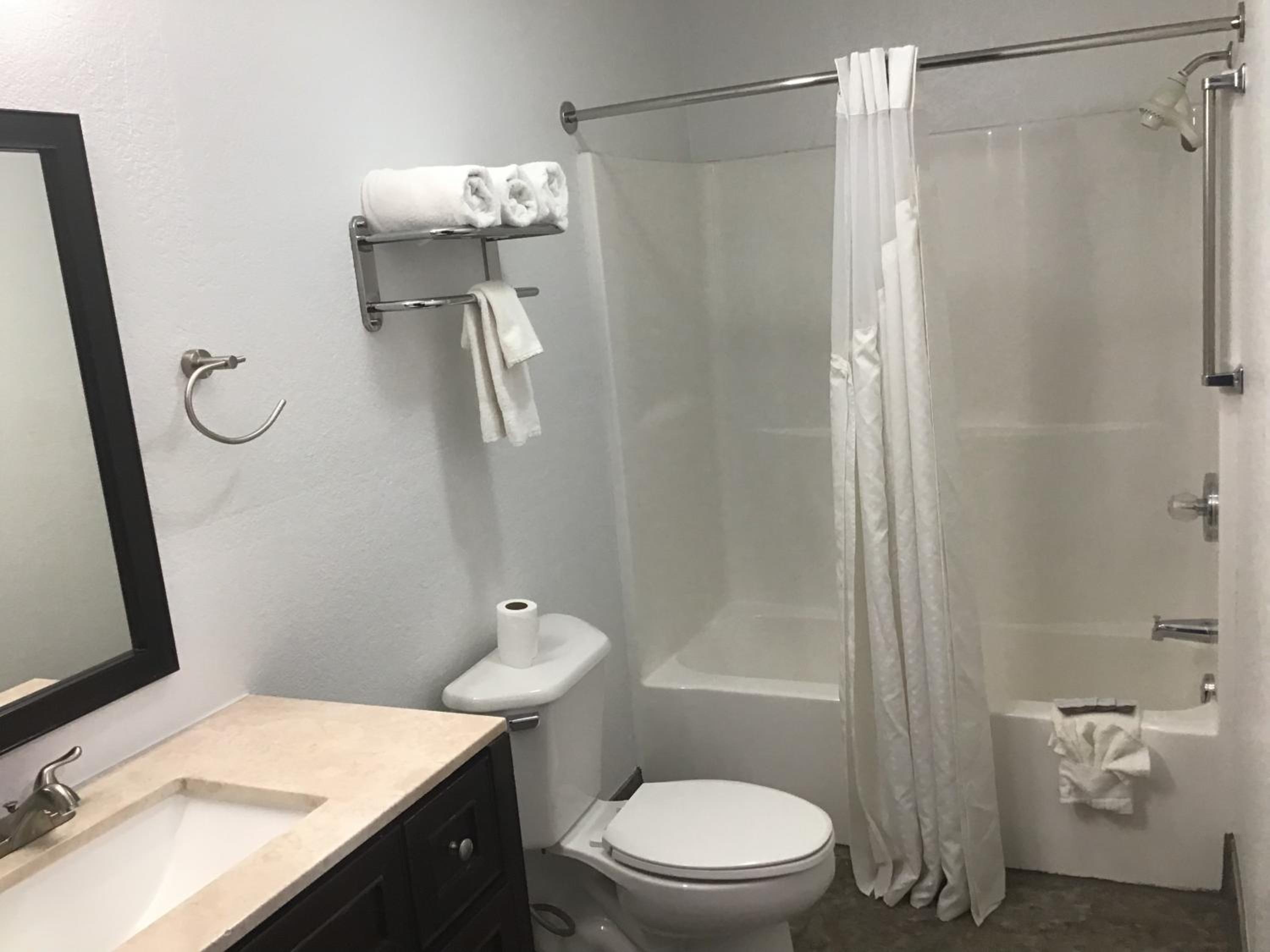 Budget Inn & Suites
