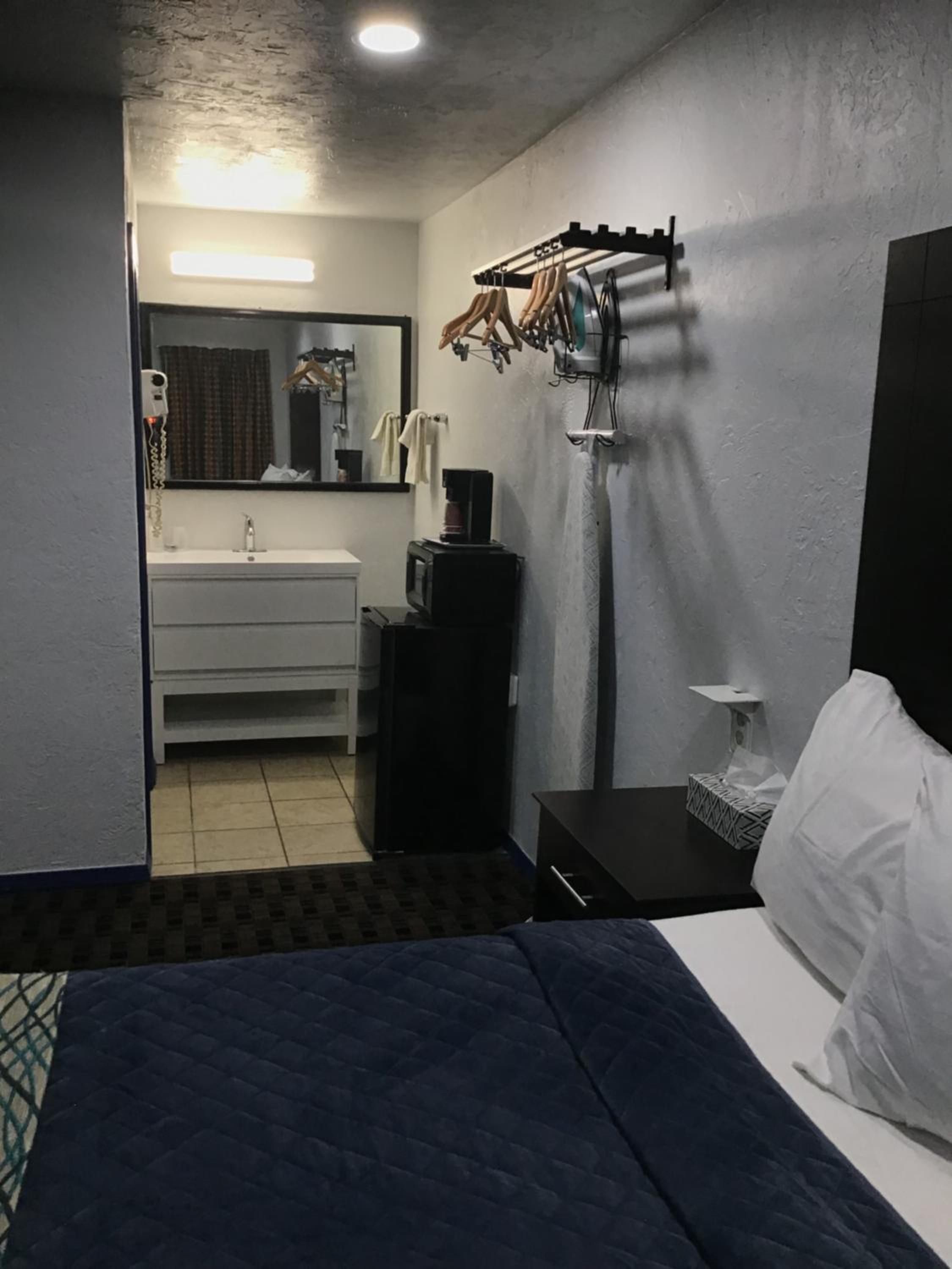 Budget Inn & Suites