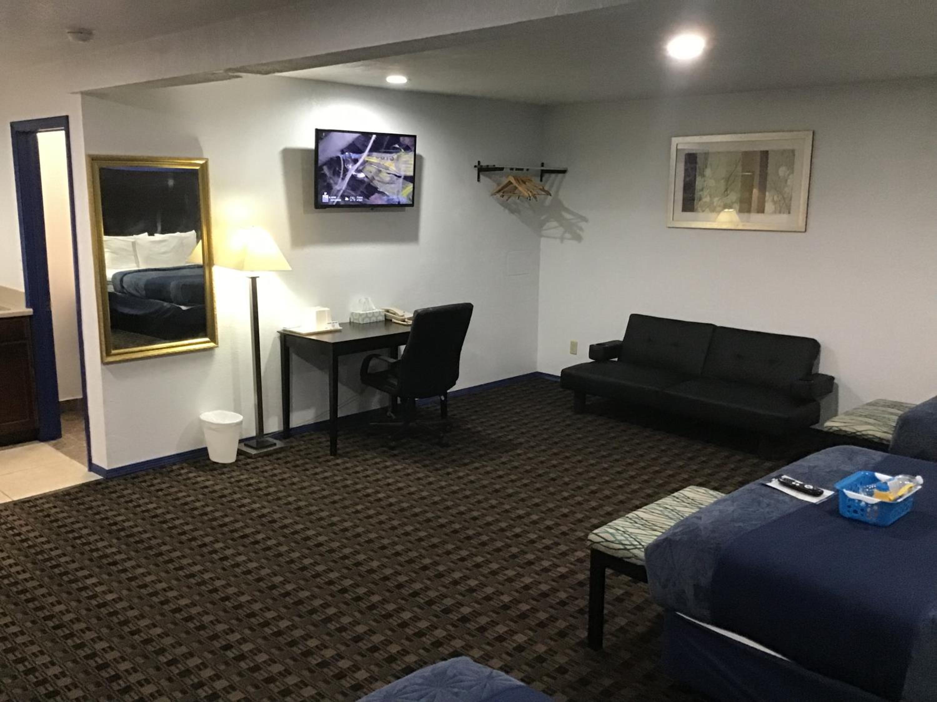 Budget Inn & Suites