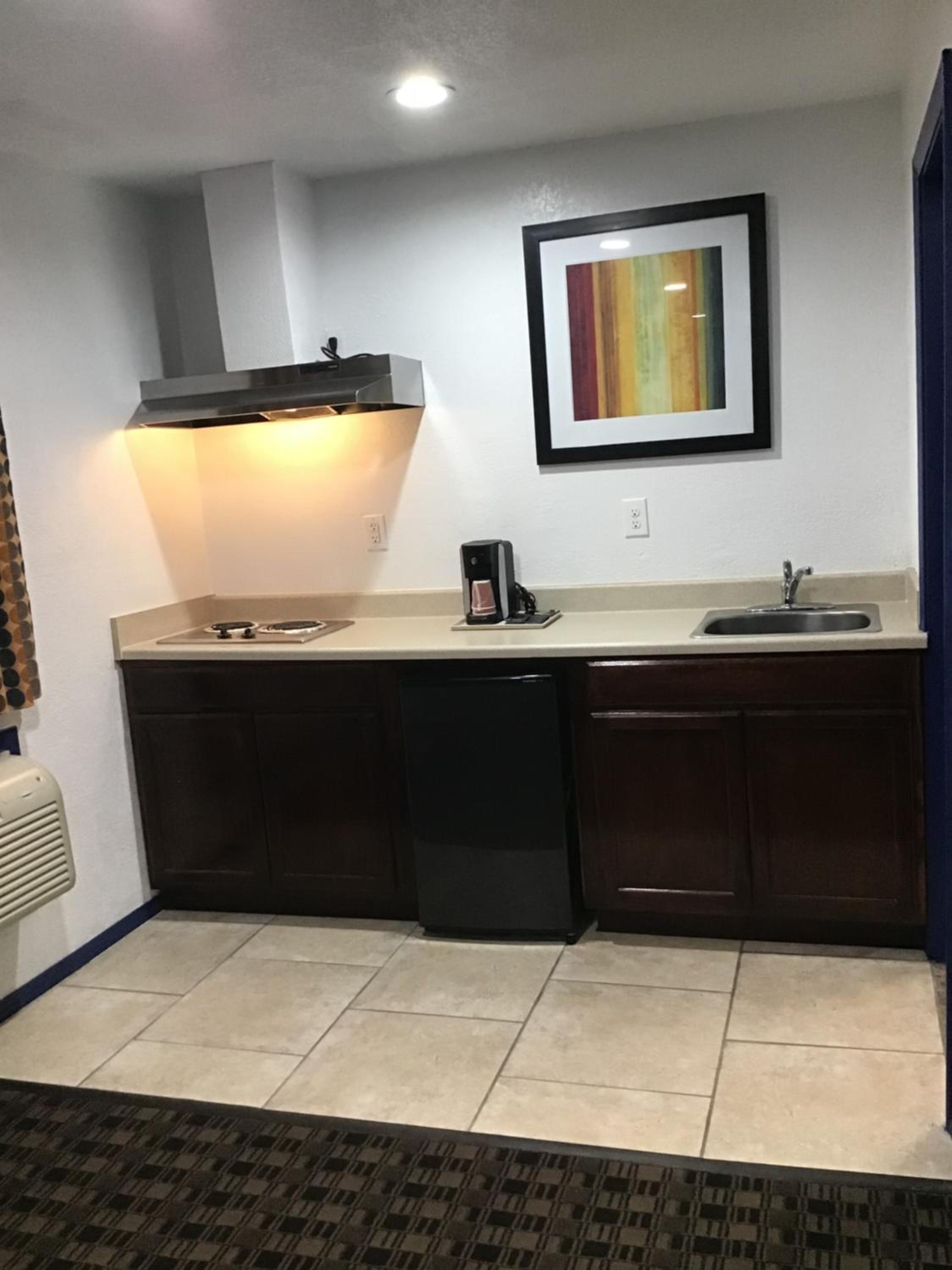 Budget Inn & Suites