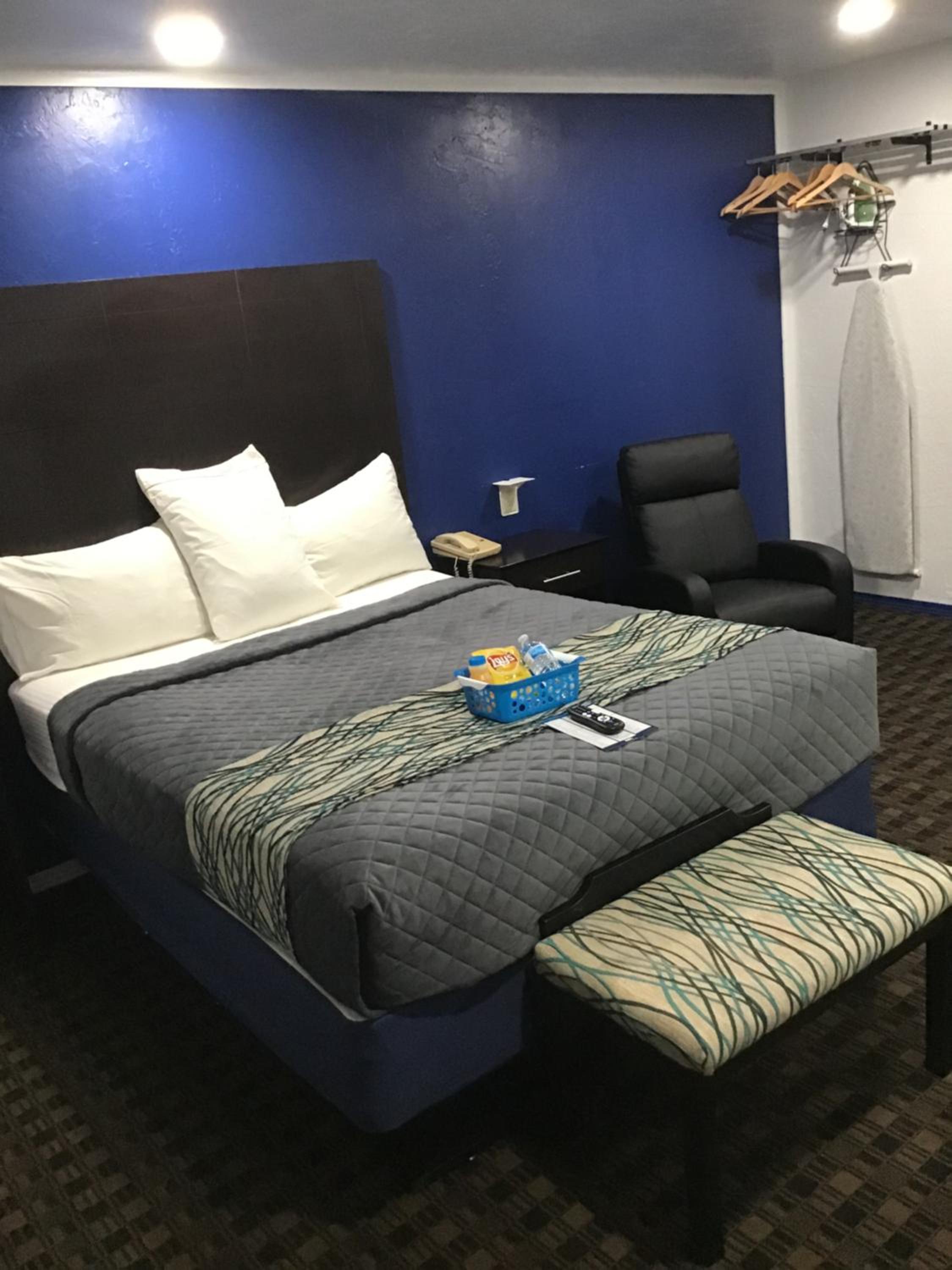 Budget Inn & Suites