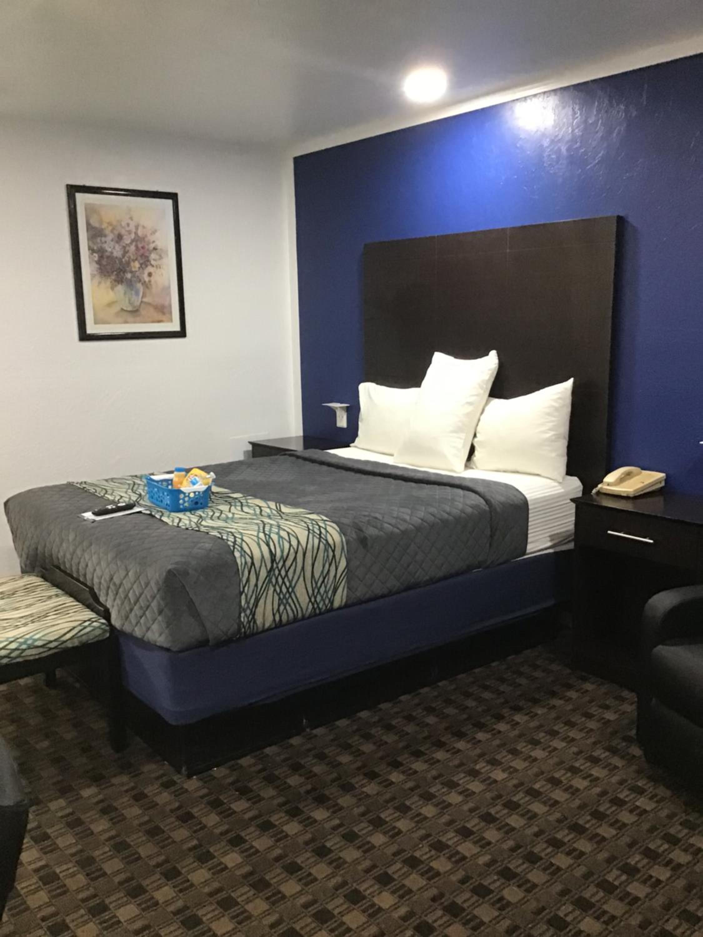 Budget Inn & Suites