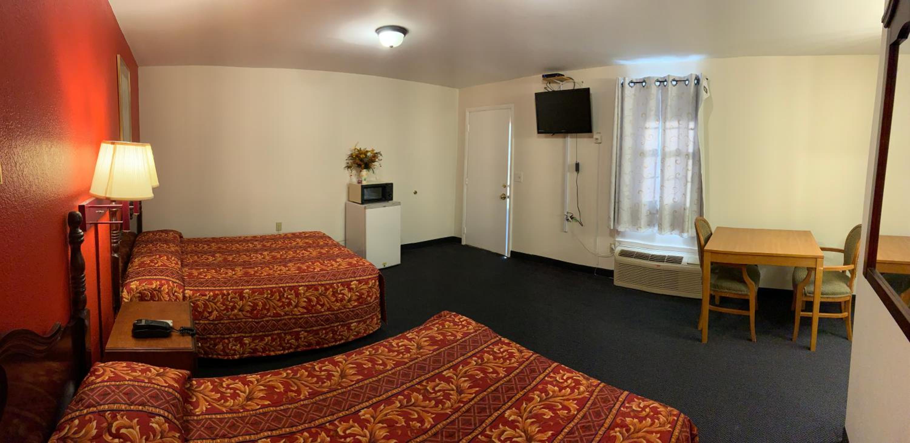 Dutch Motel Palmyra view 2