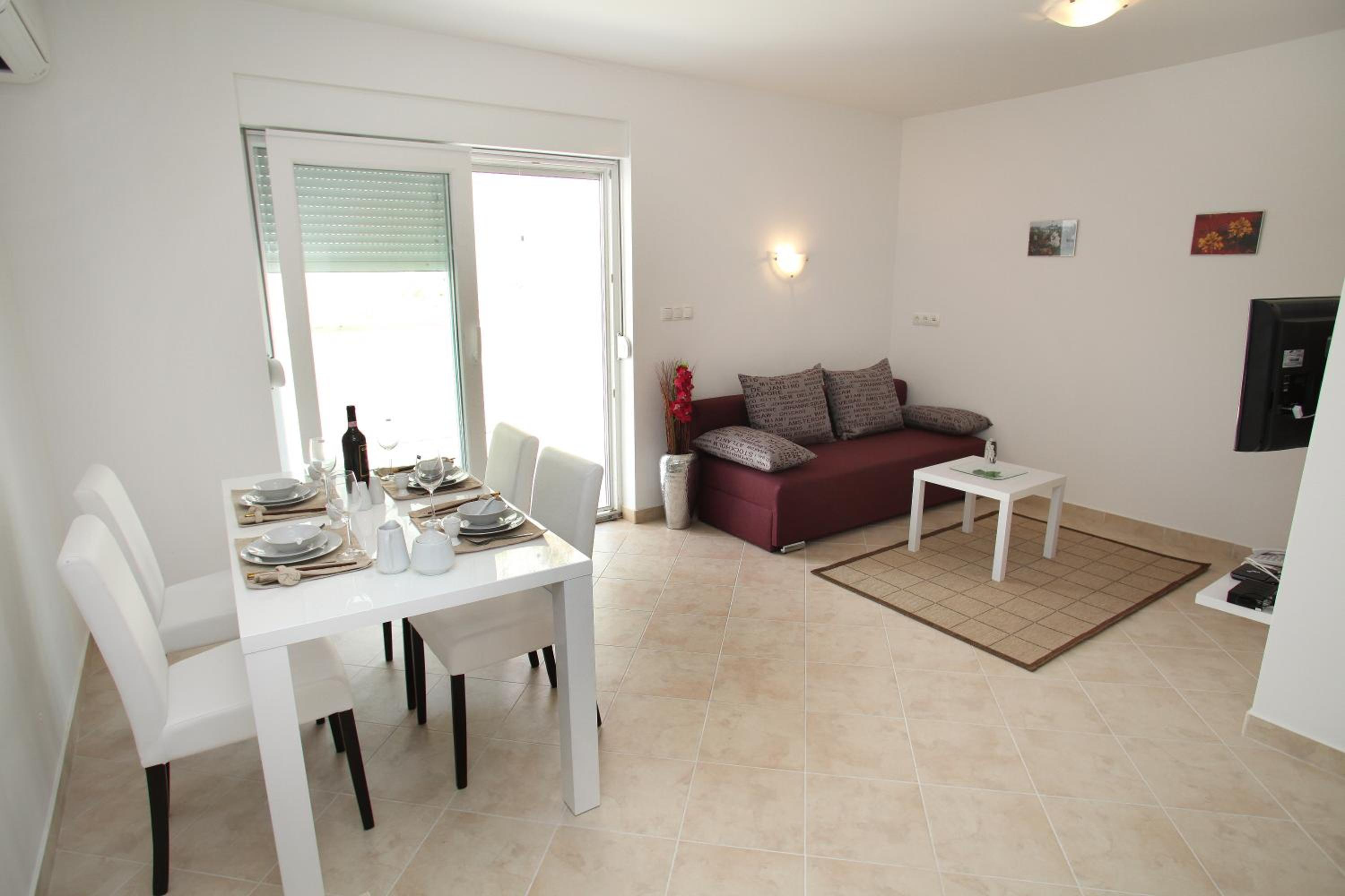 Villa Iris Apartments