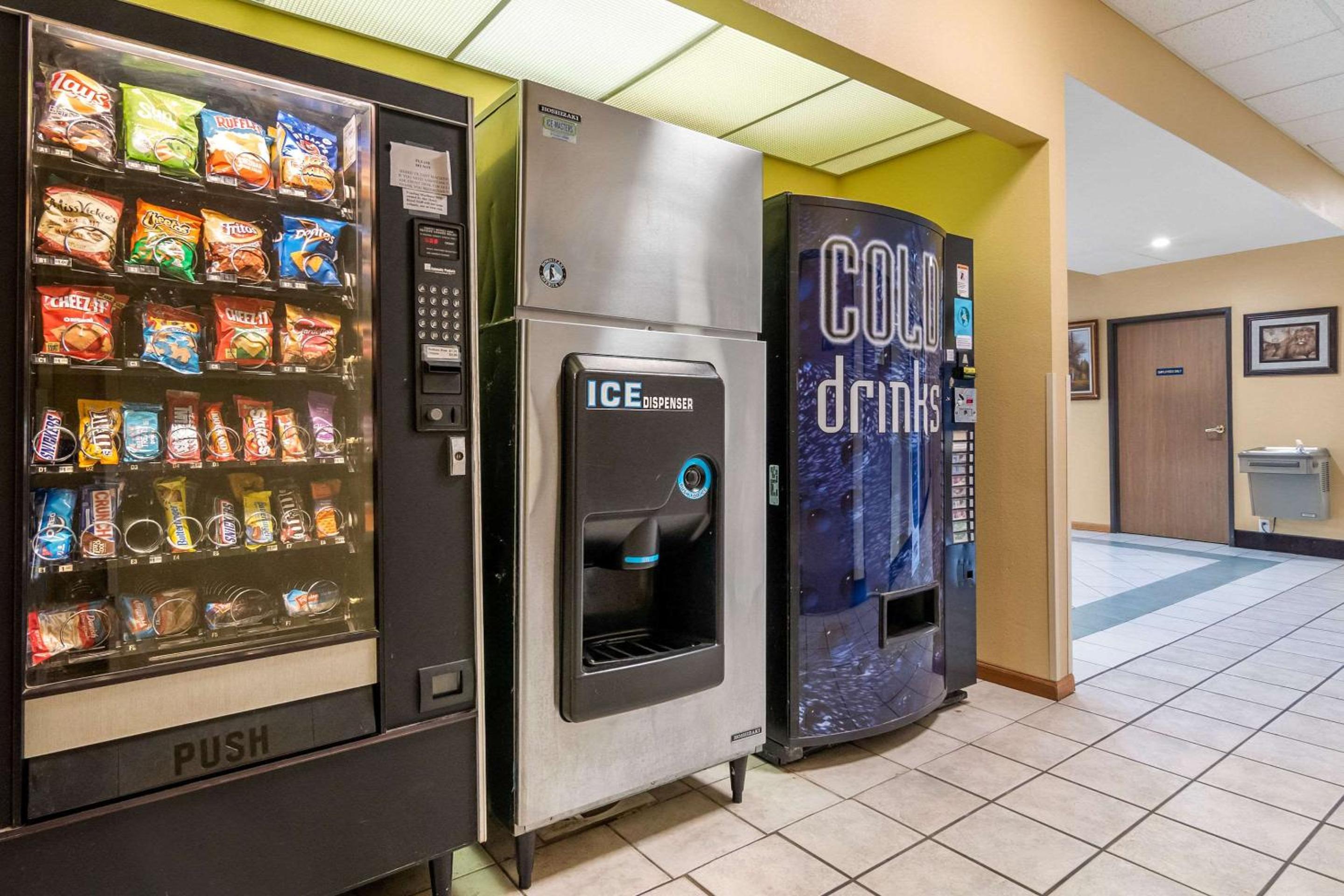Quality Inn  Suites Lenexa Kansas City - Property Image 12