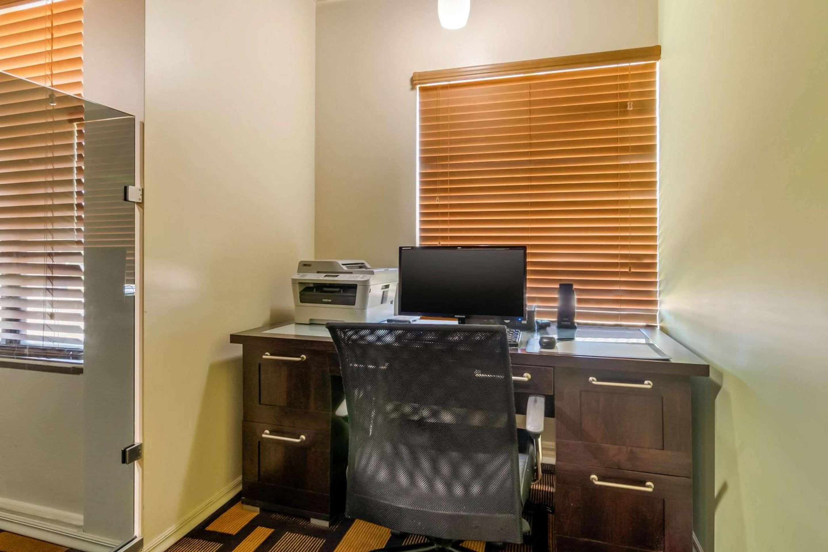 Quality Inn  Suites Lenexa Kansas City - Property Image 1