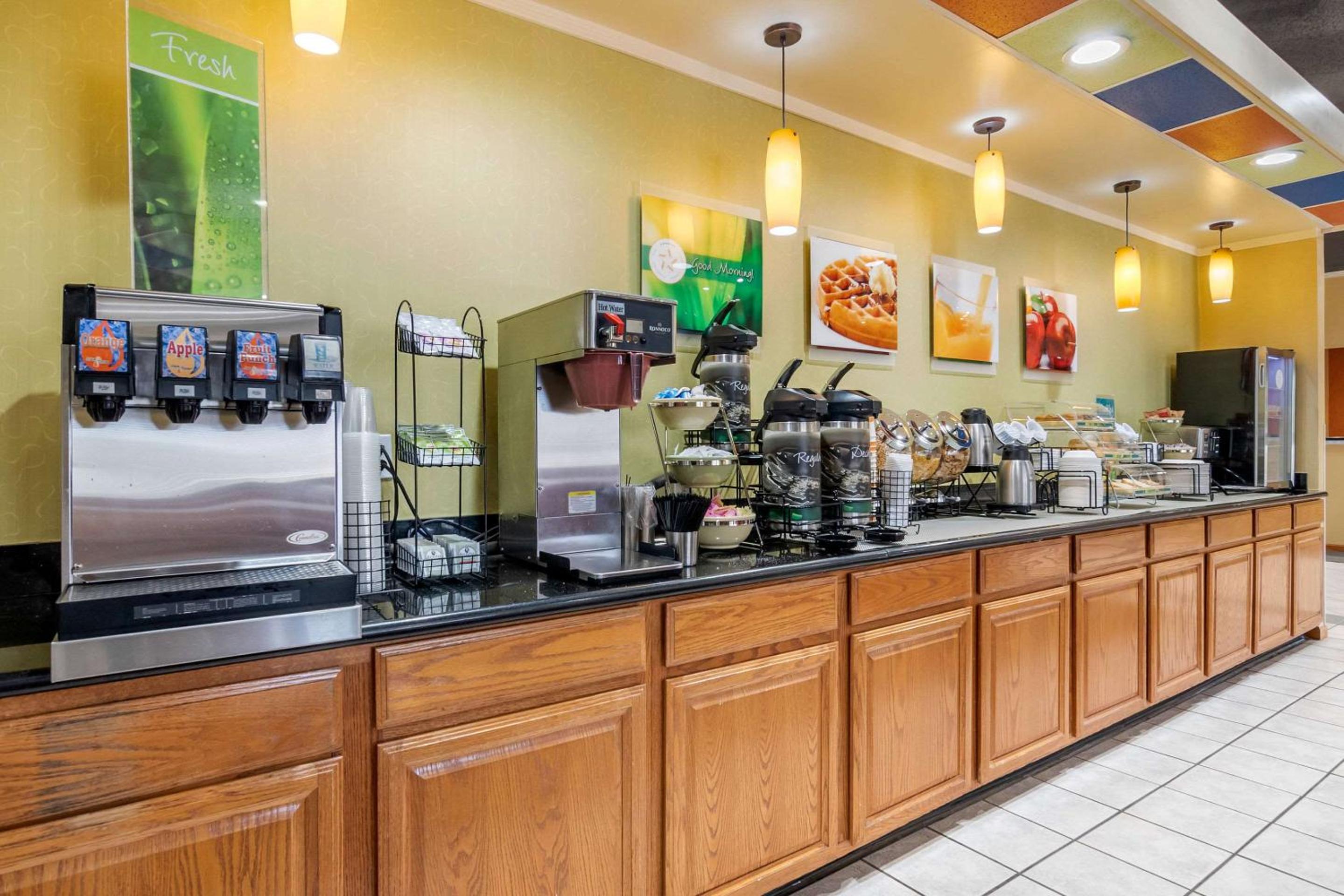 Quality Inn  Suites Lenexa Kansas City - Property Image 8