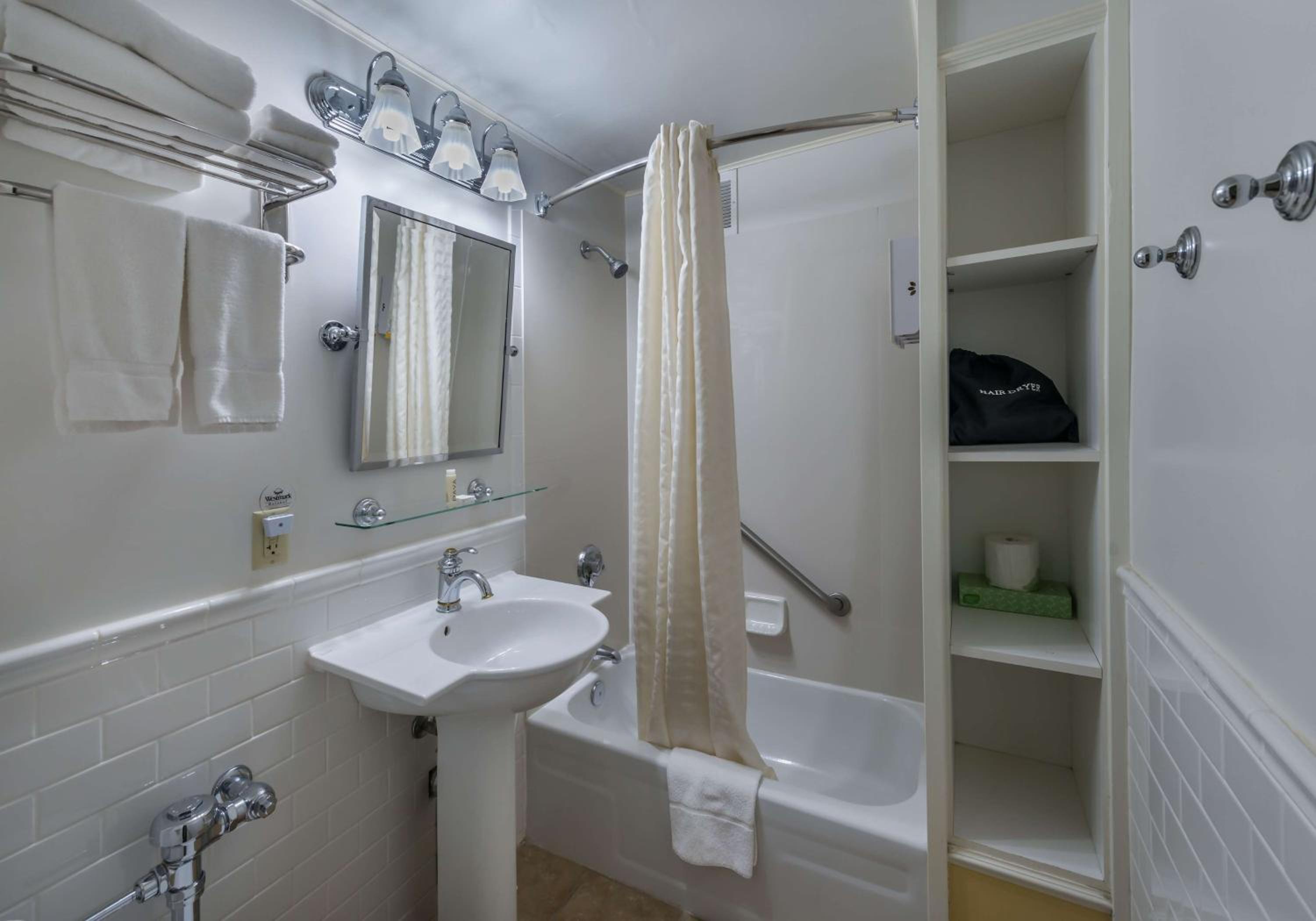 Juneau Vacations - Baranof Downtown, BW Signature Collection - Property Image 3