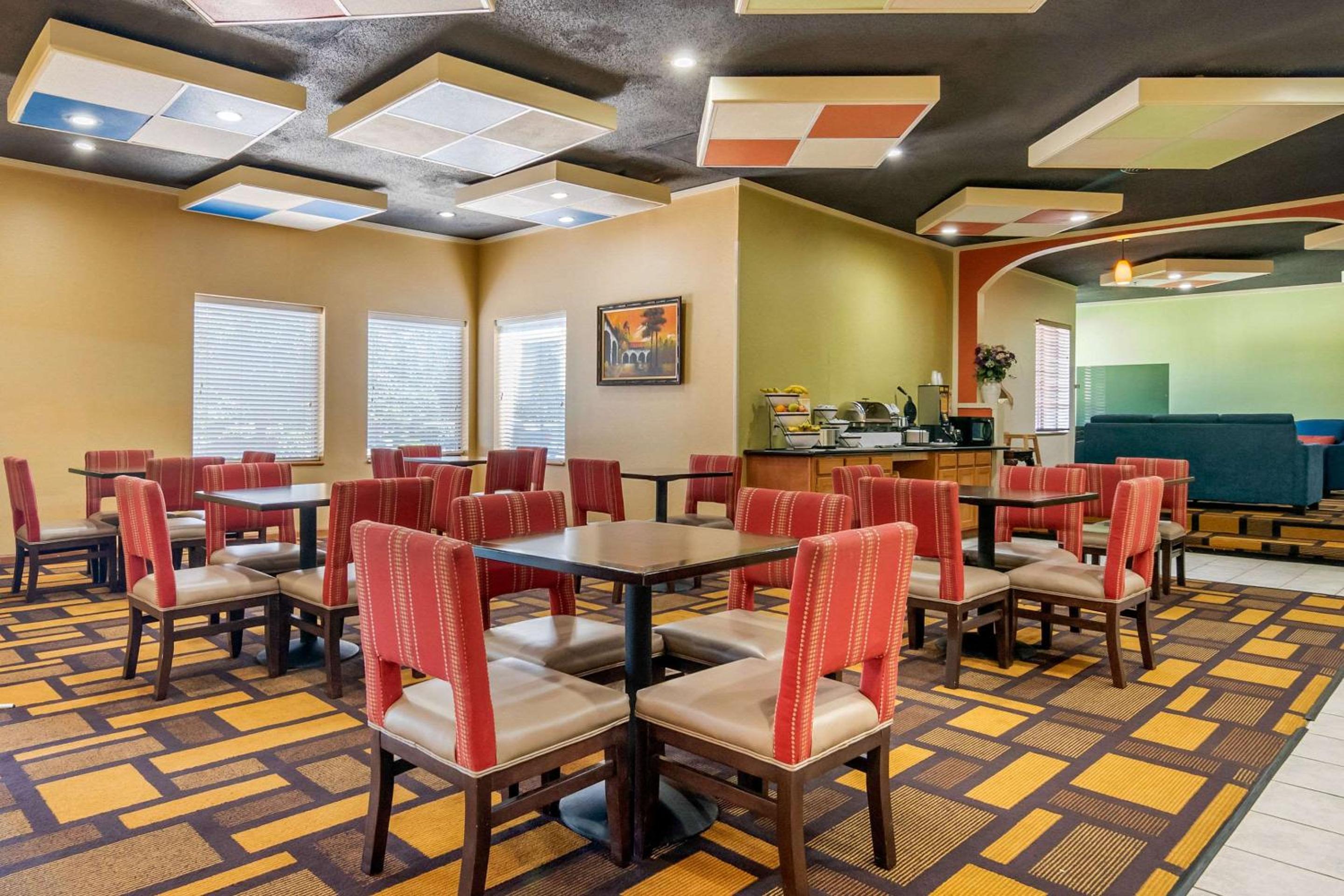 Quality Inn Suites Lenexa Kansas City - Property Image 2