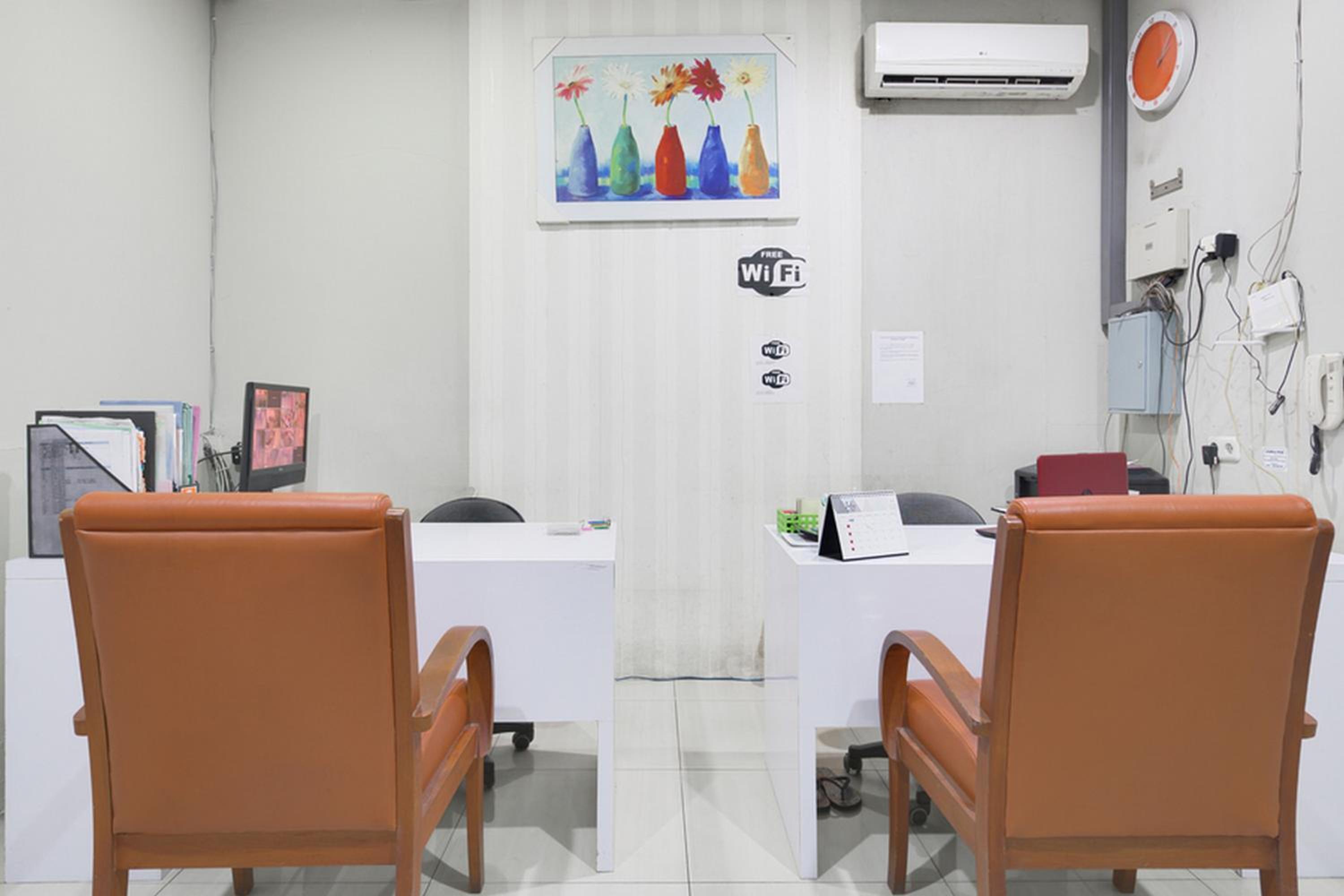 RedDoorz at Siwalankerto Surabaya view 2