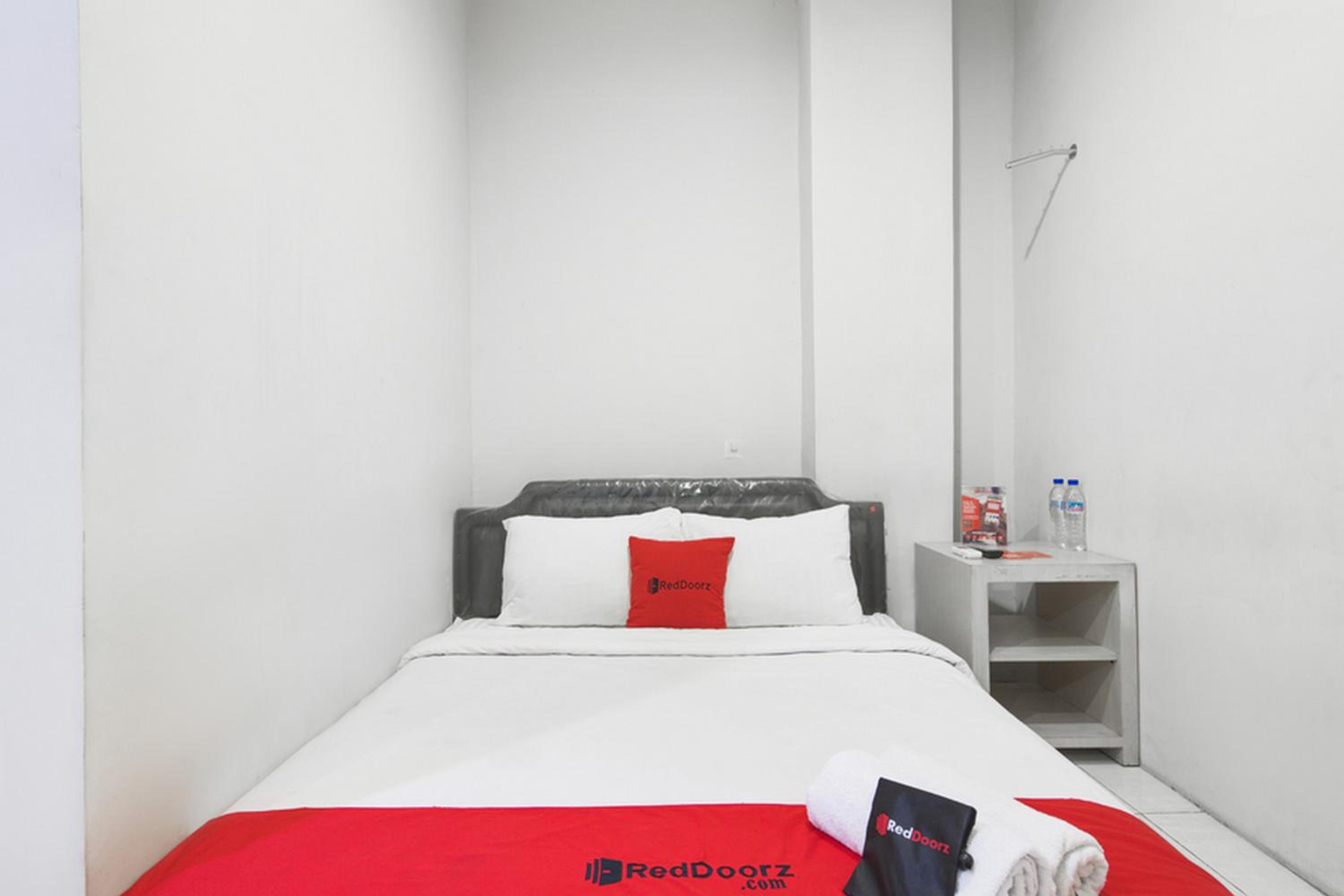 RedDoorz at Siwalankerto Surabaya view 3