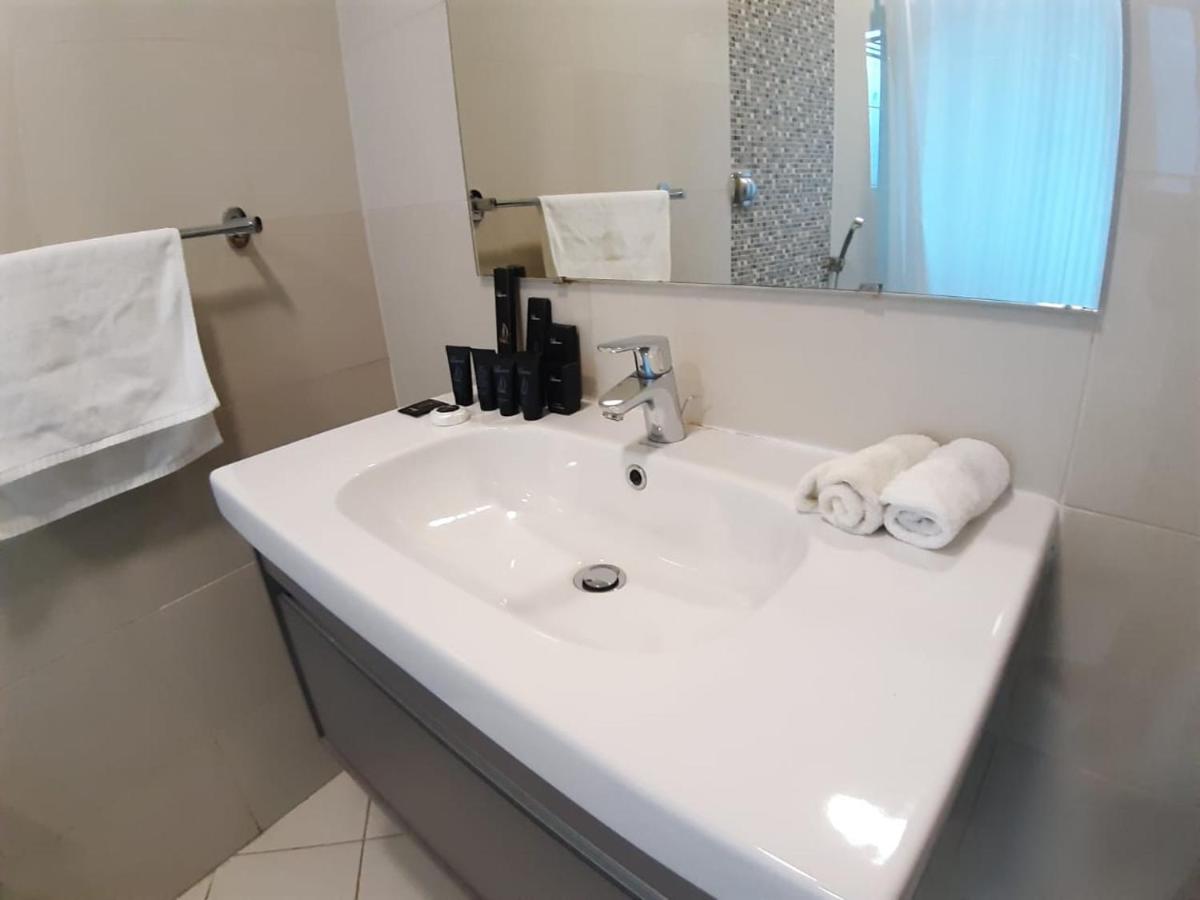 Golden Stay Vacation Homes continental tower marina