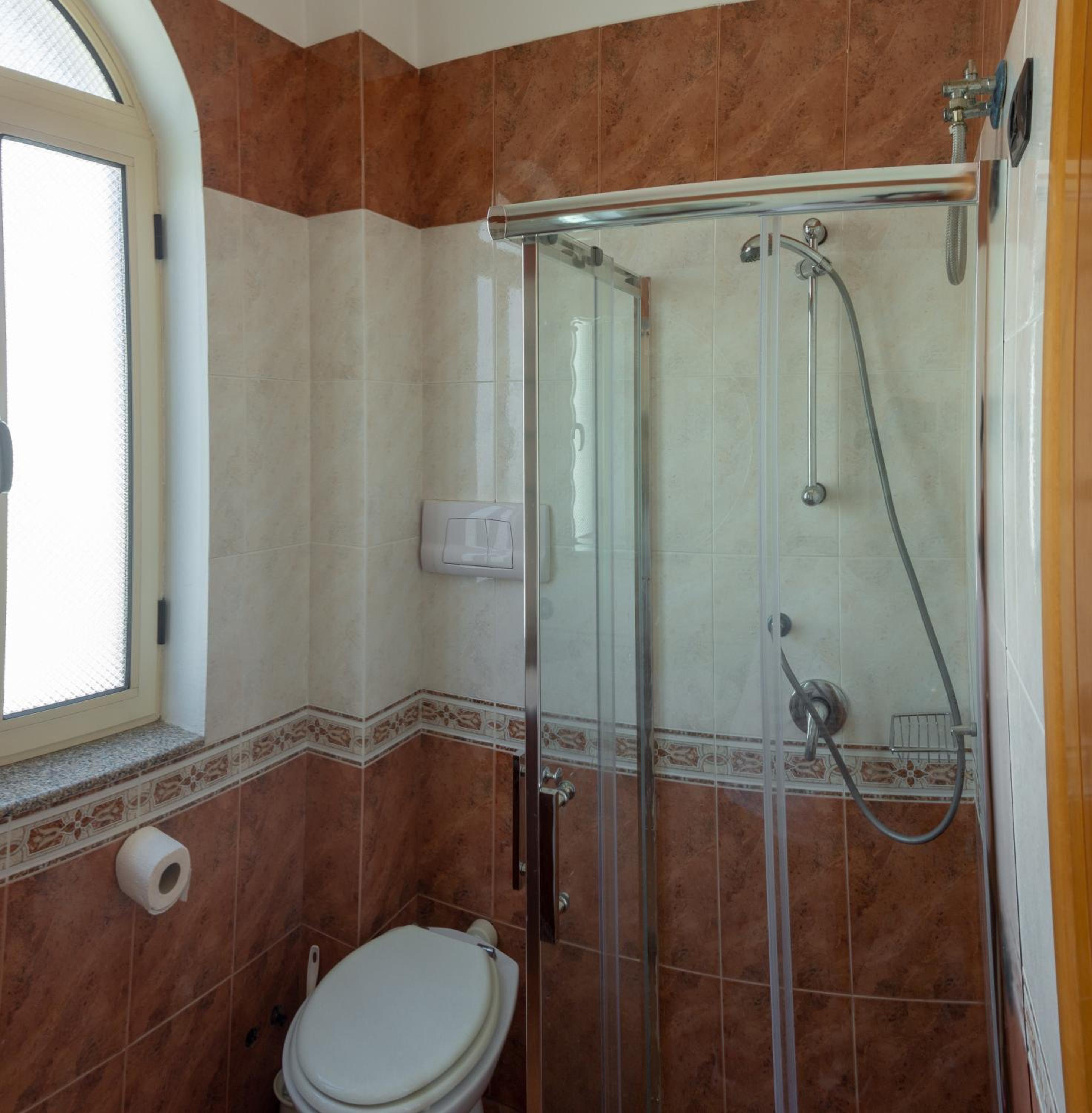 Luckyshine hostel