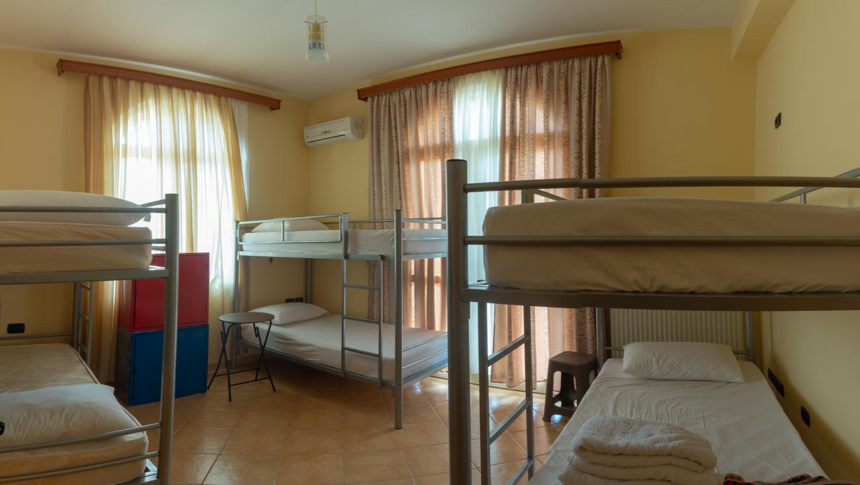 Luckyshine hostel