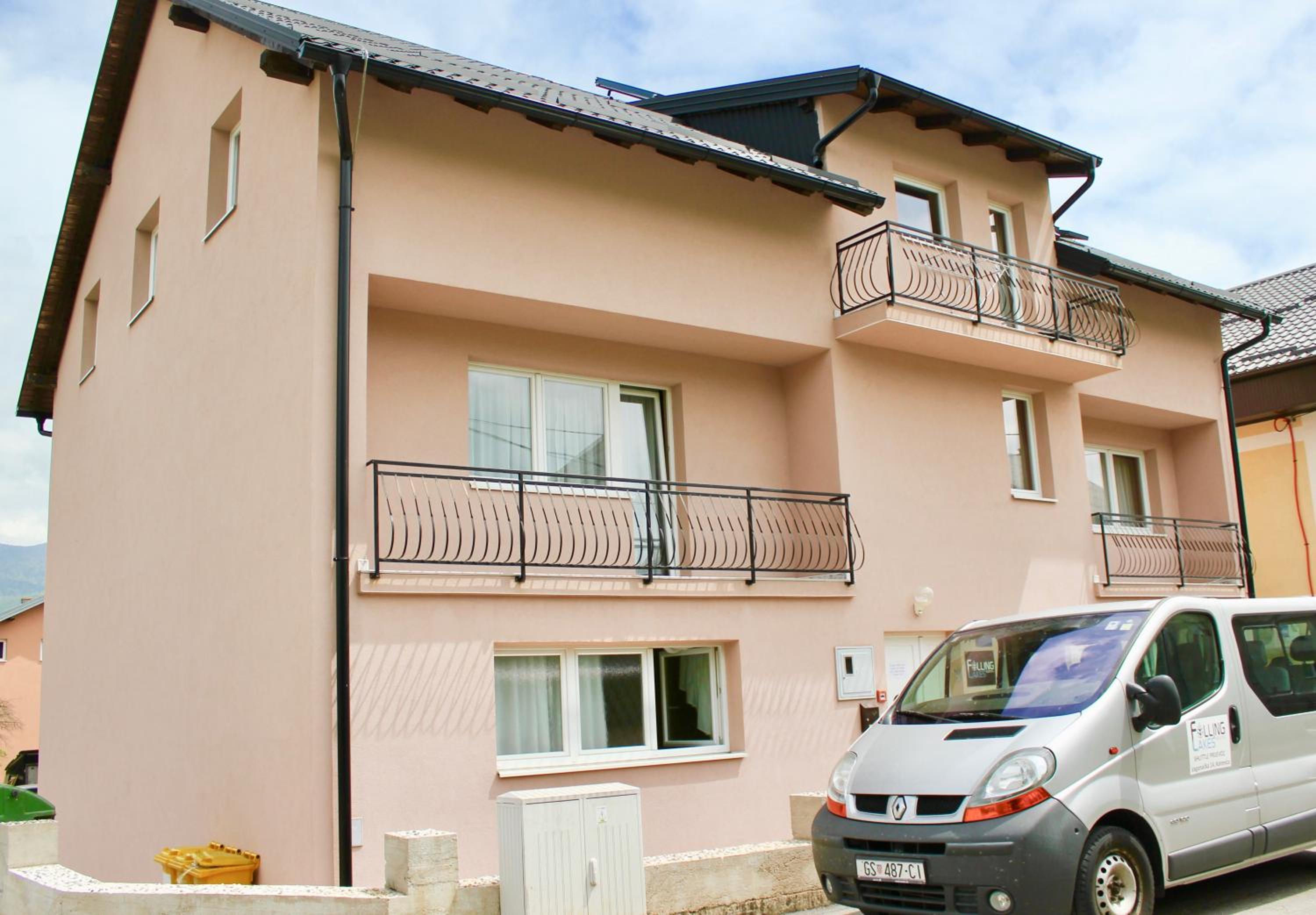 Falling Lakes Hostel