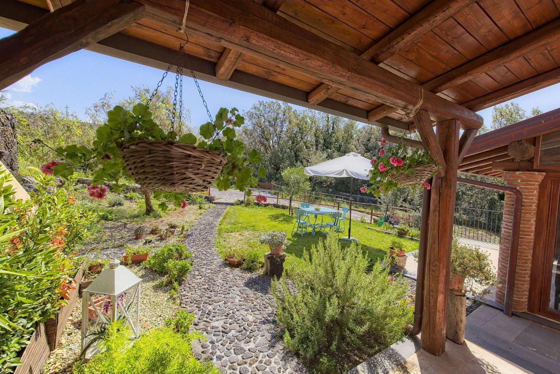 HORSE HOUSE view 5