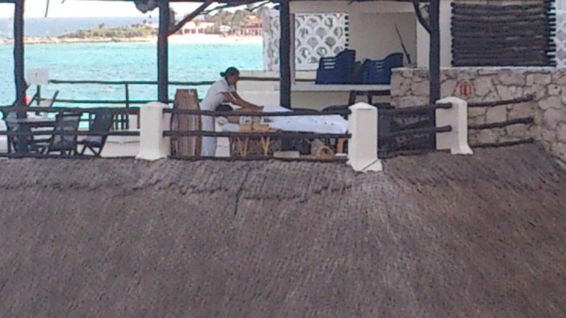 Ocean Front Suite, balcony, kitchen.