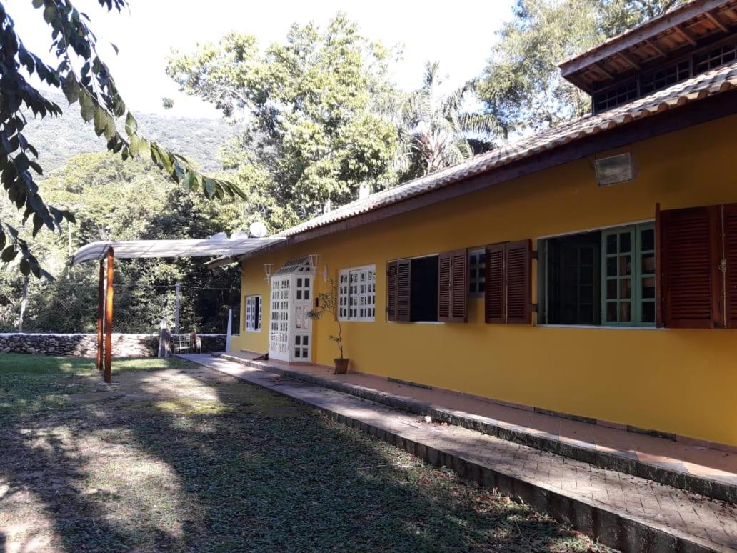 Casa Linda - Piscina Ampla - Jacuzzi - Imenso Jardim