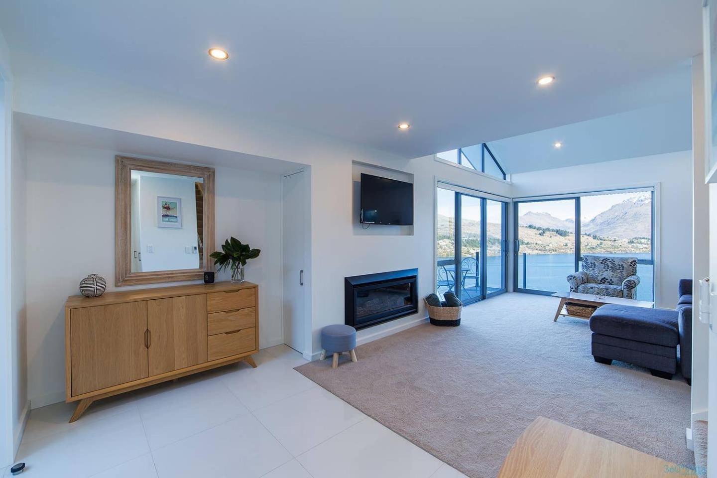 Executive Living in Bluewater - 3 Bedroom Apartment view 3