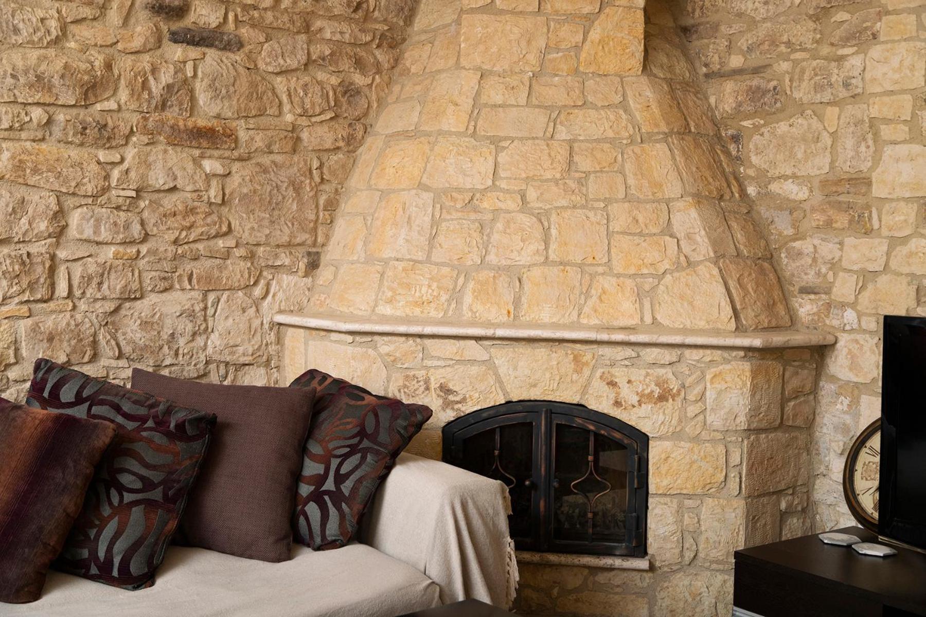 Salamiou Stone House