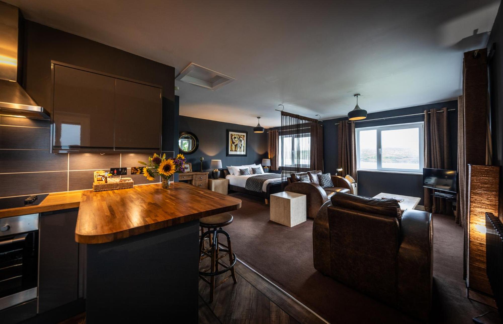 Storr Apartments
