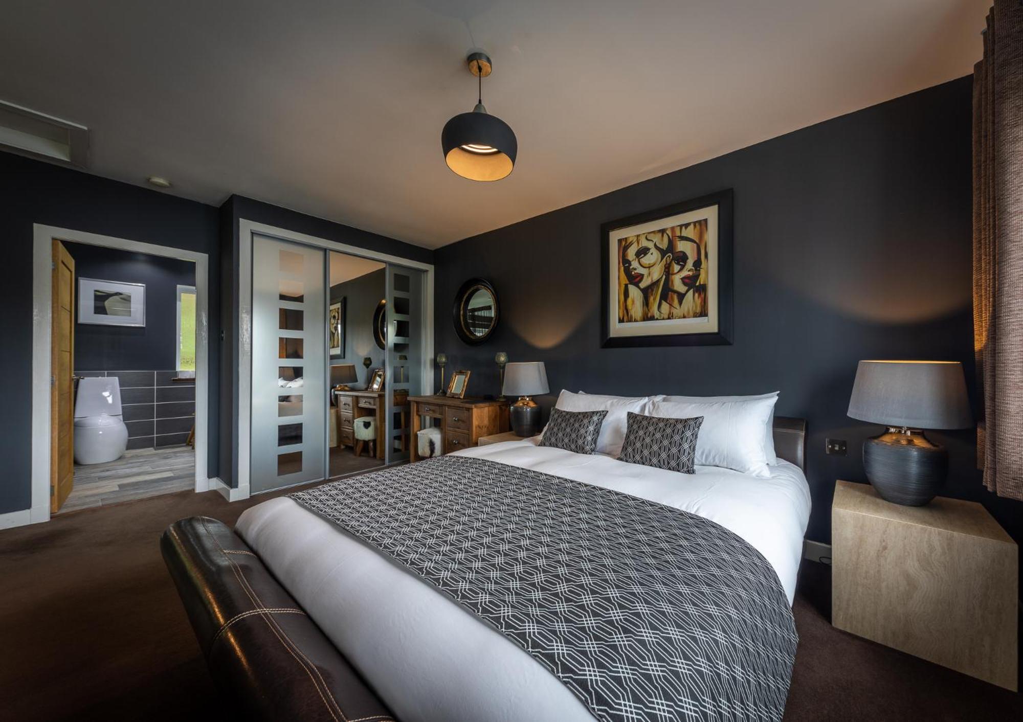 Storr Apartments