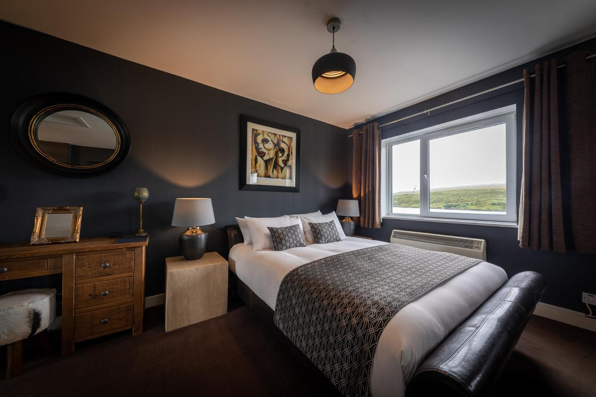 Storr Apartments