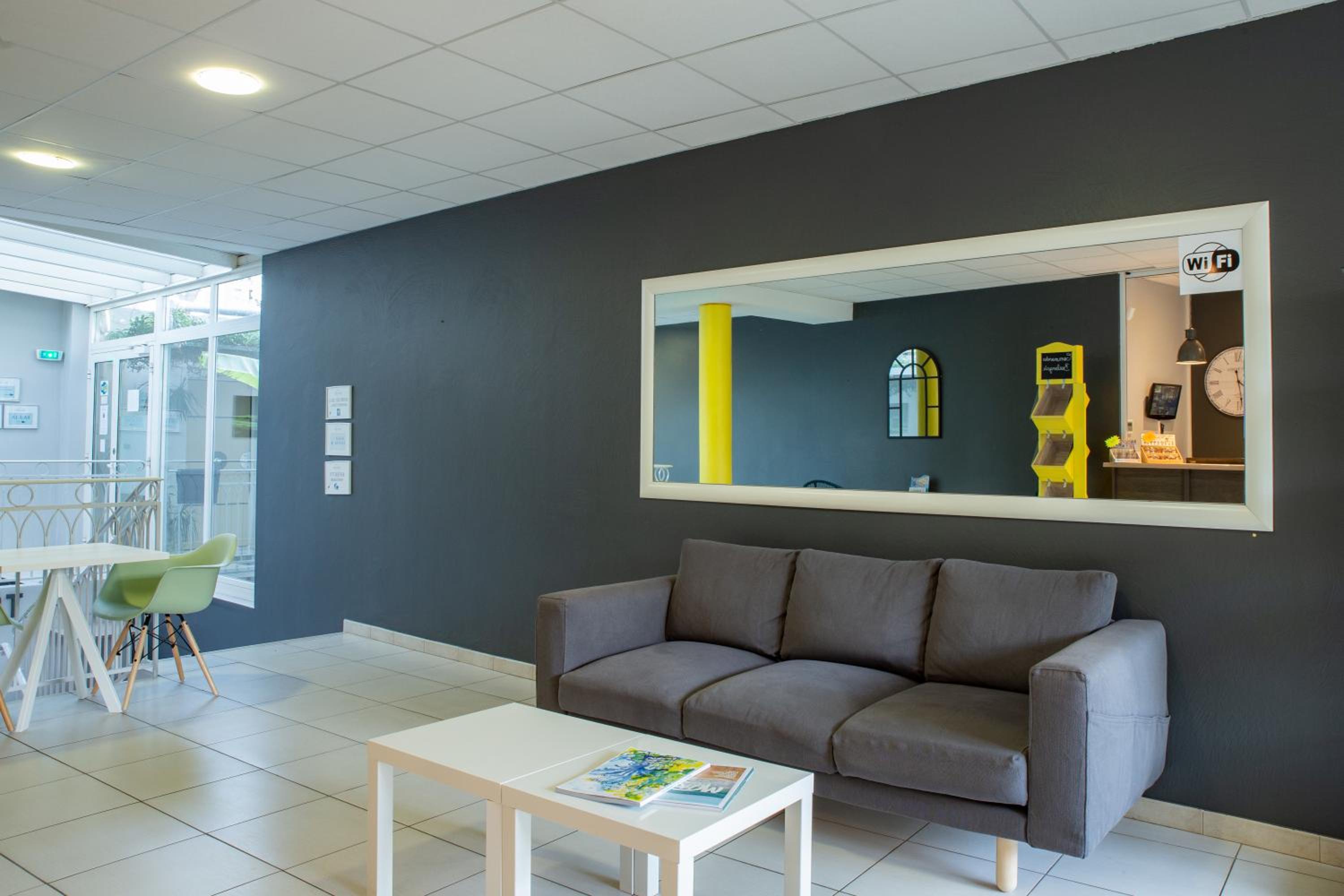 Hotel Comfort Aparthotel Frejus La Tour de Mare - Image 1