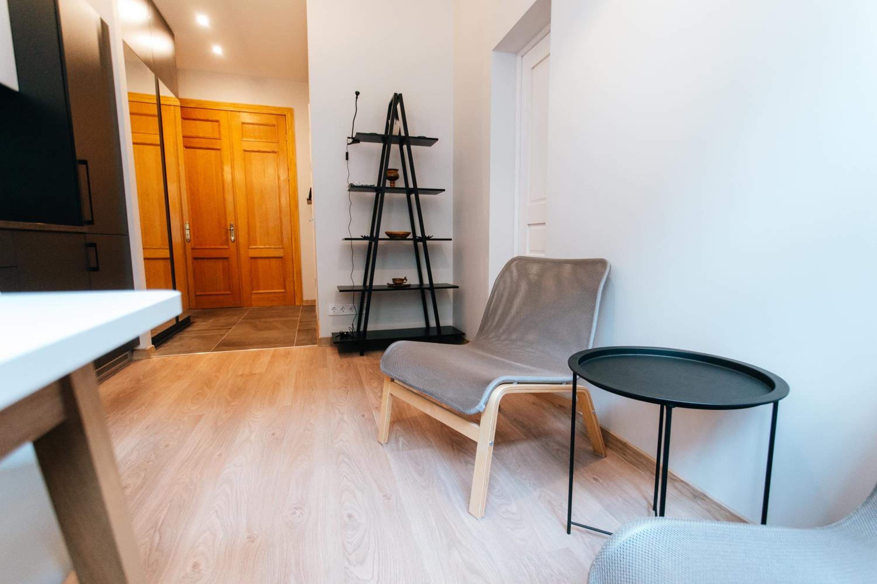 Central Comfort at Hanzas Residence, stay near Cafes, Bars, Museums & Esplanade view 4