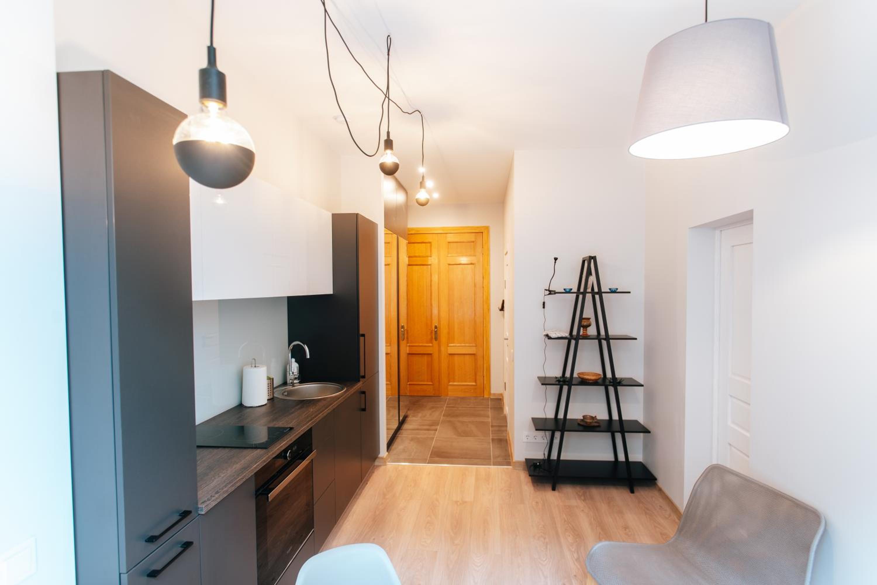 Central Comfort at Hanzas Residence, stay near Cafes, Bars, Museums & Esplanade view 3