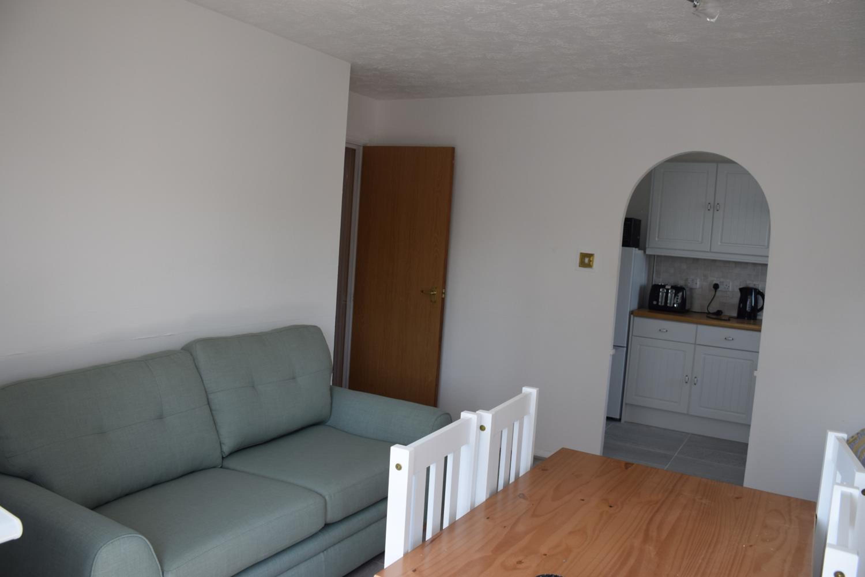 1 Bedroom Apartment Ponders End