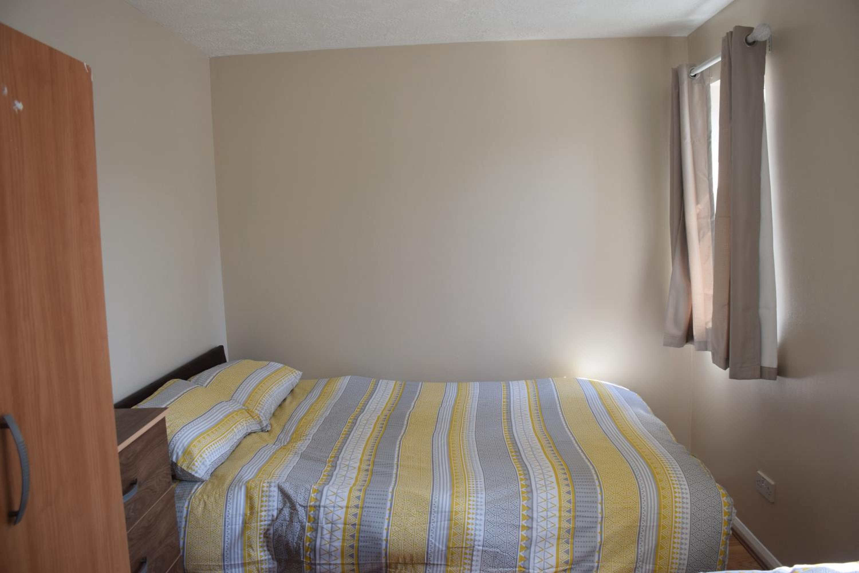 1 Bedroom Apartment Ponders End