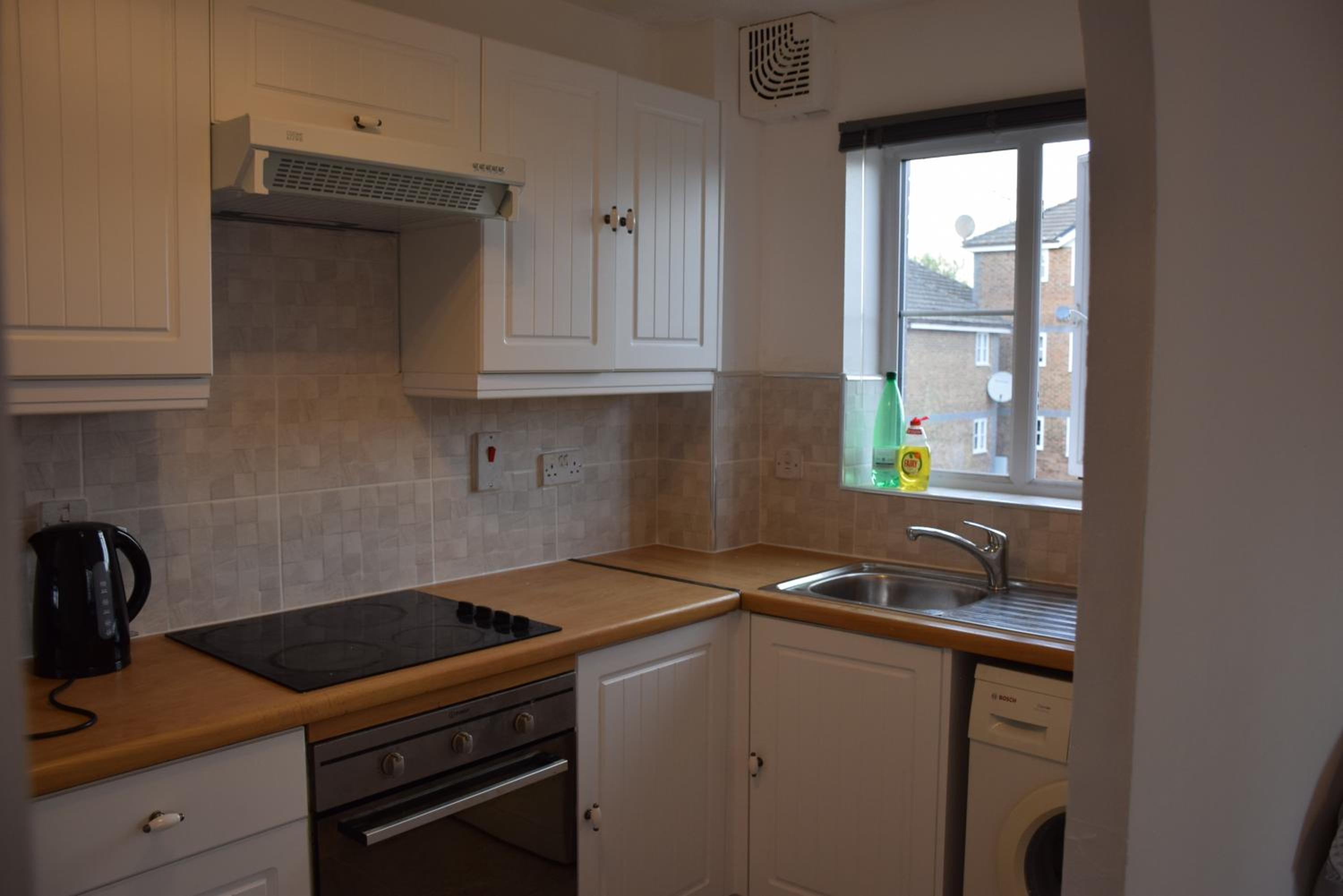 1 Bedroom Apartment Ponders End