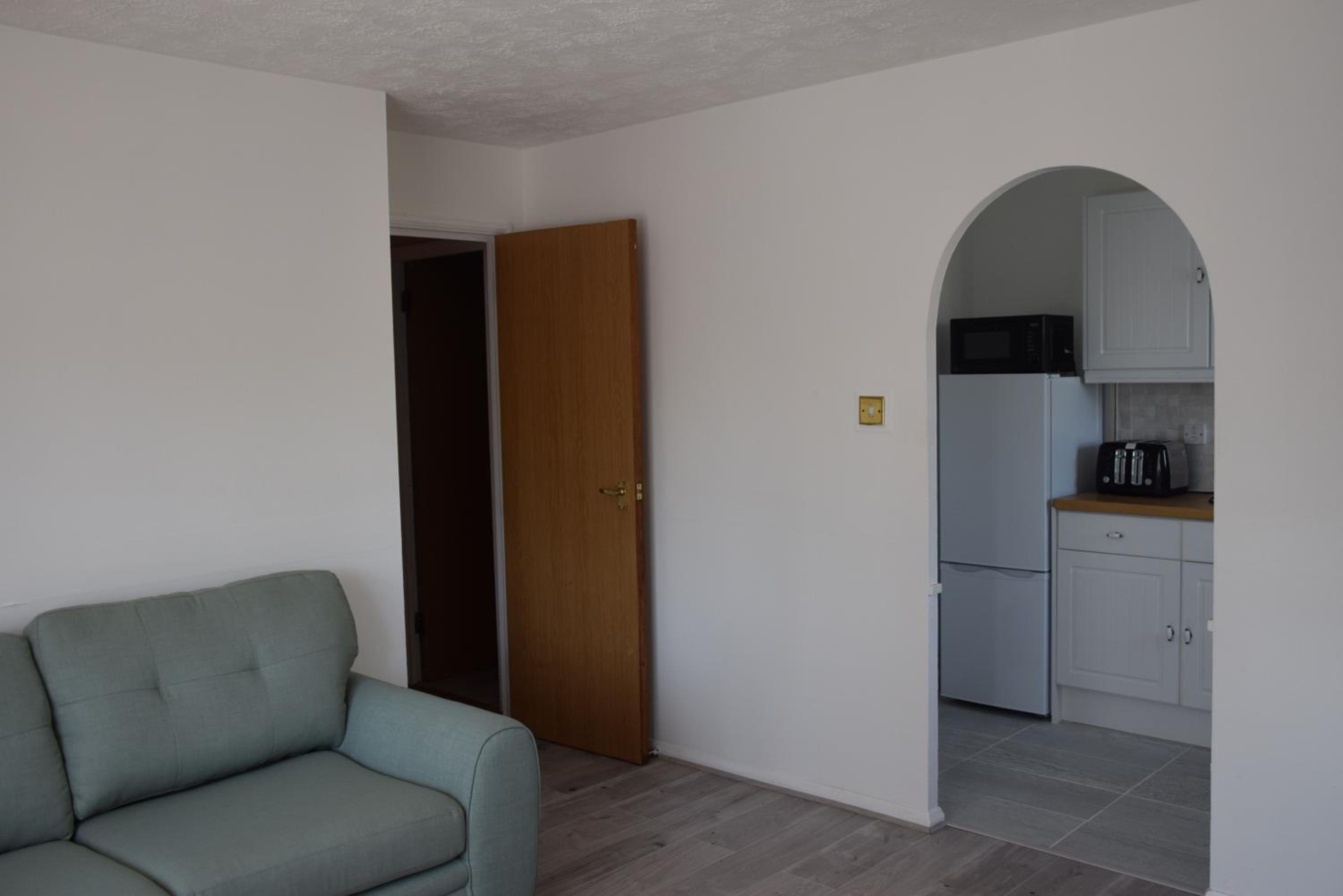 1 Bedroom Apartment Ponders End