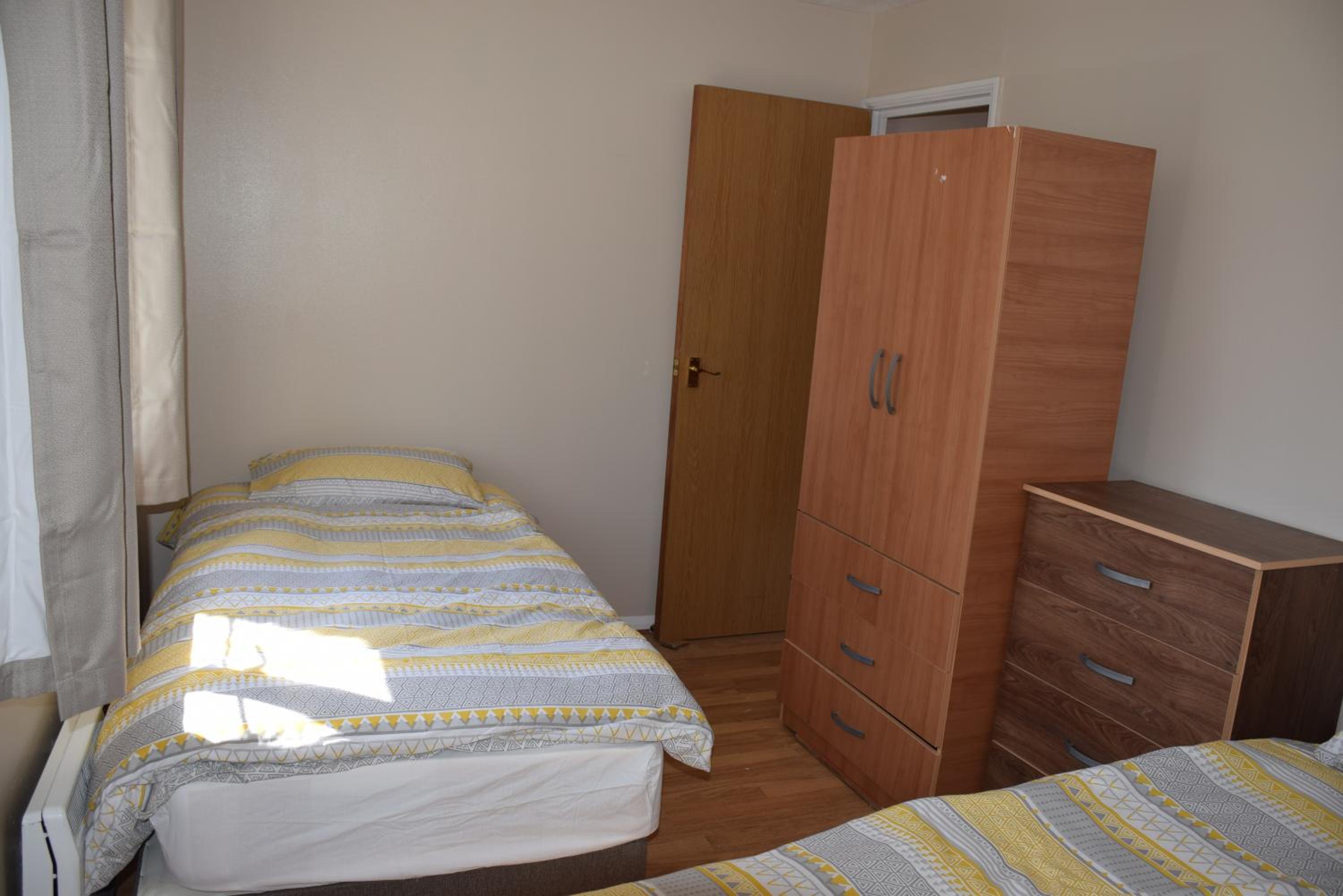 1 Bedroom Apartment Ponders End
