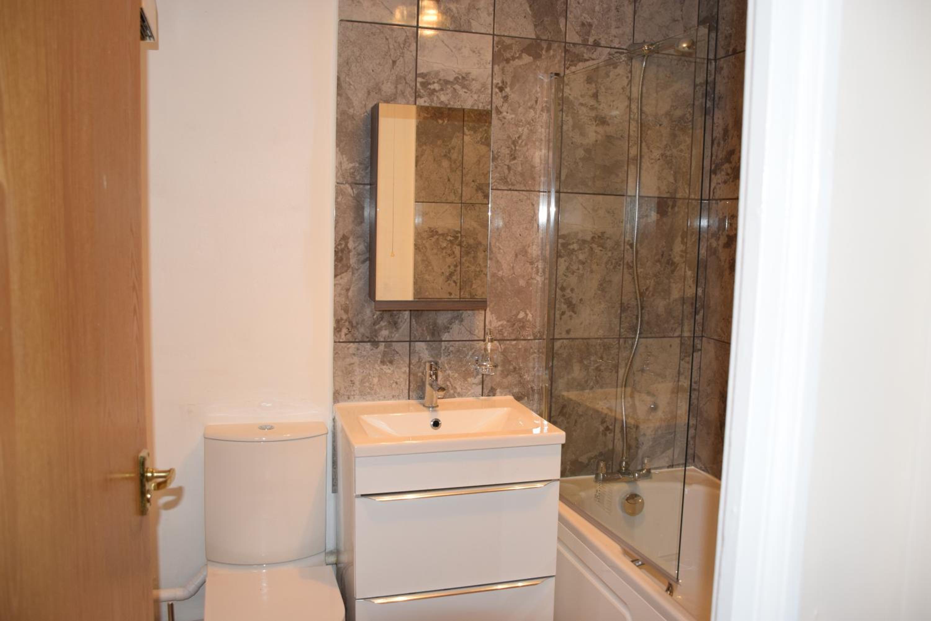 1 Bedroom Apartment Ponders End